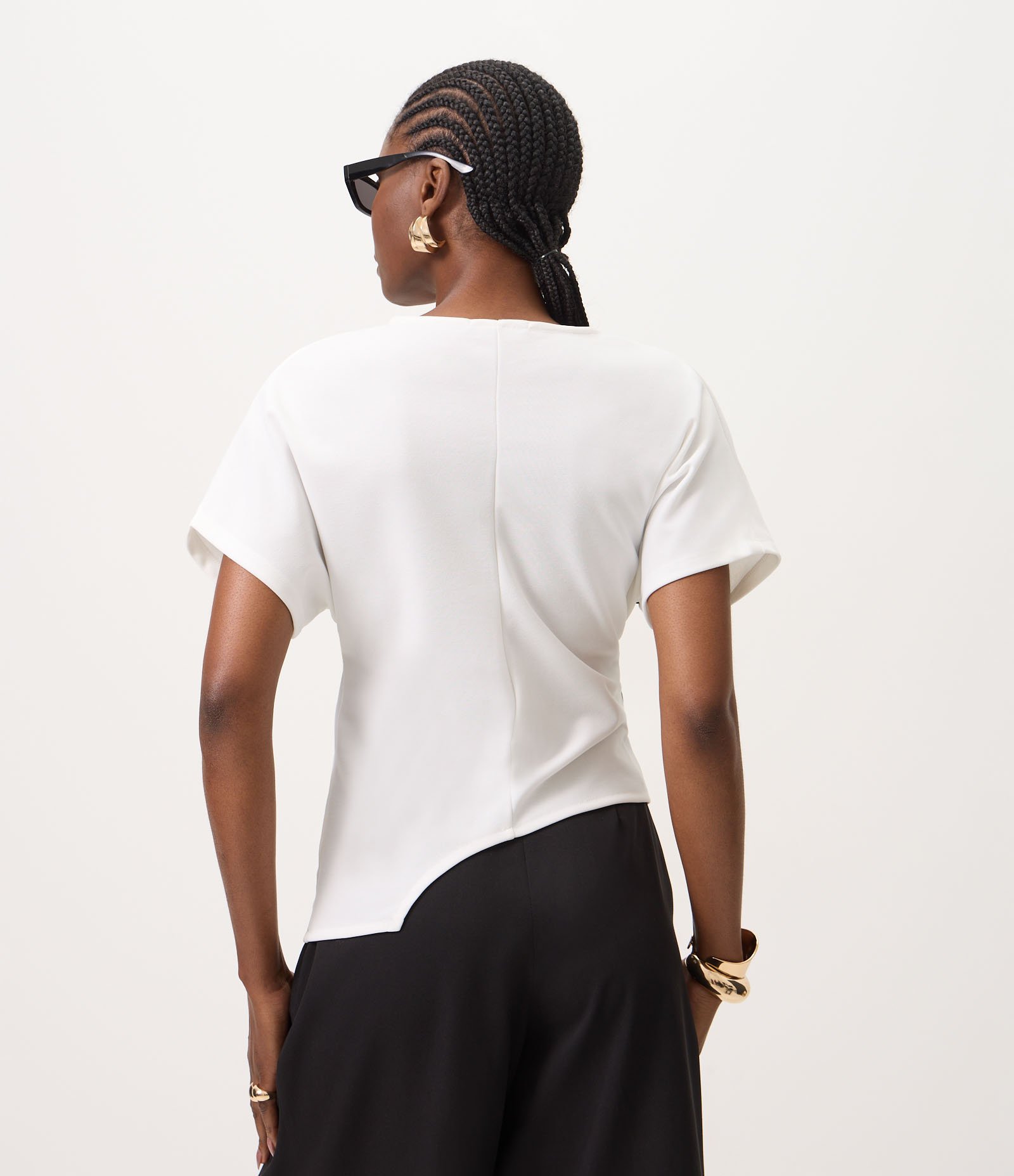 Blusa com Pregas Assimétricas e Recorte Contrastante Branco 4