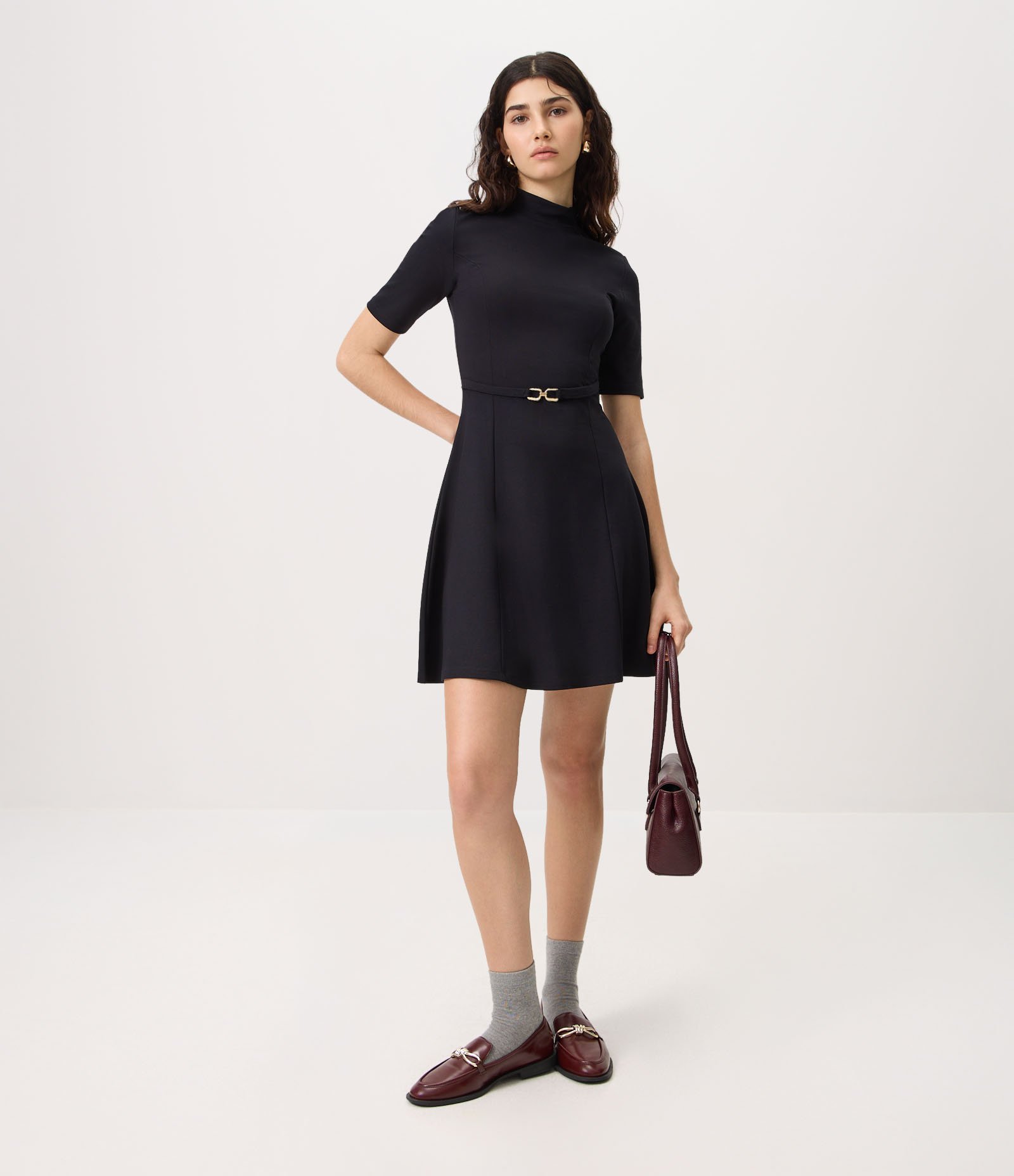 Vestido Em Viscose Evasê com Cinto Fino e Gola Alta Preto 2