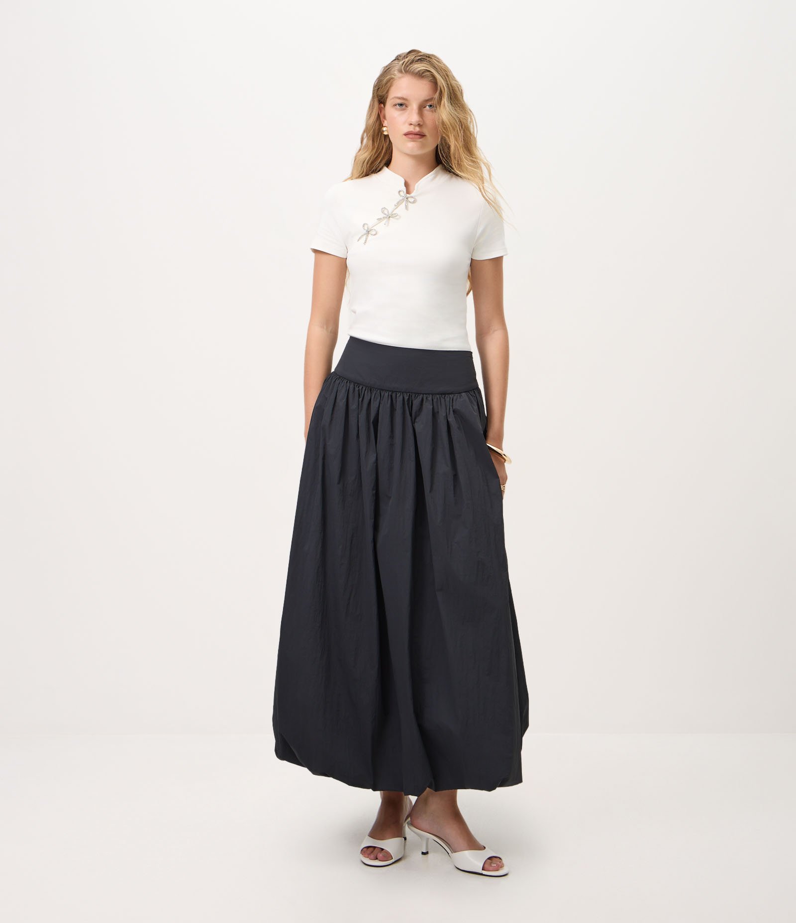 Blusa em Viscose com Aplicações de Laços Branco 2