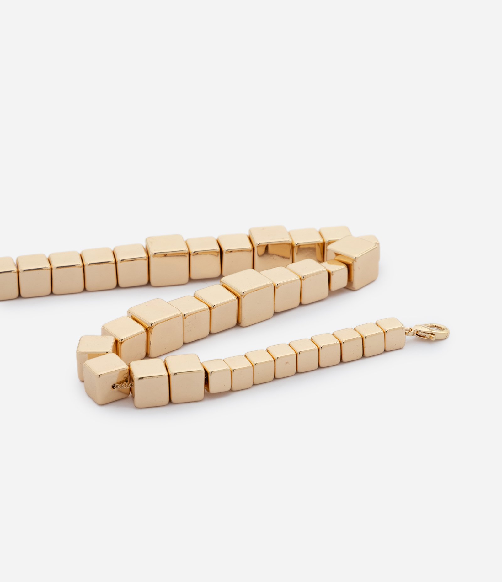 Colar Curto com Contas Geométricas em Metal Dourado 2