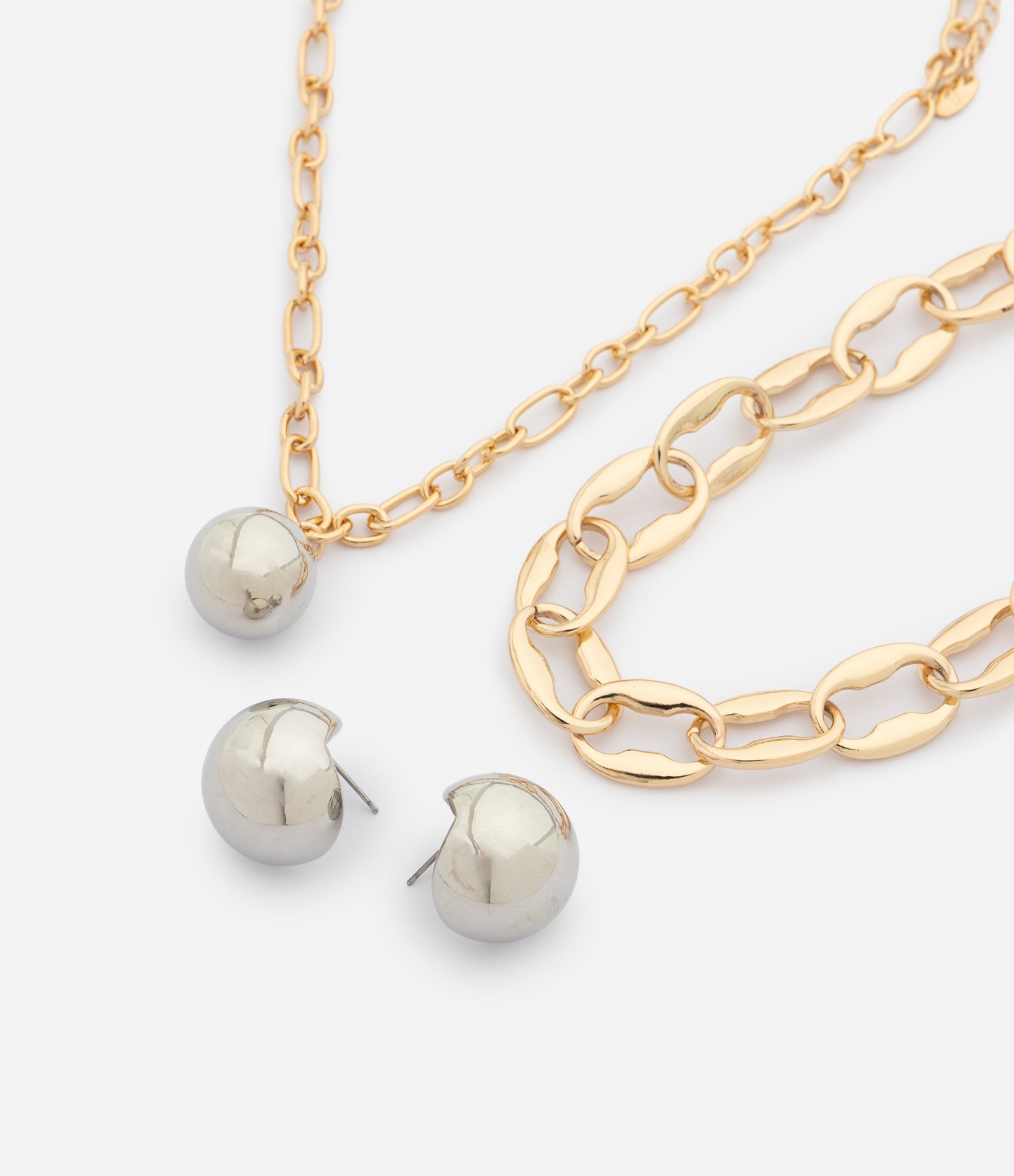Conjunto de Colar em Camadas e Brincos com Esferas Dourado 1