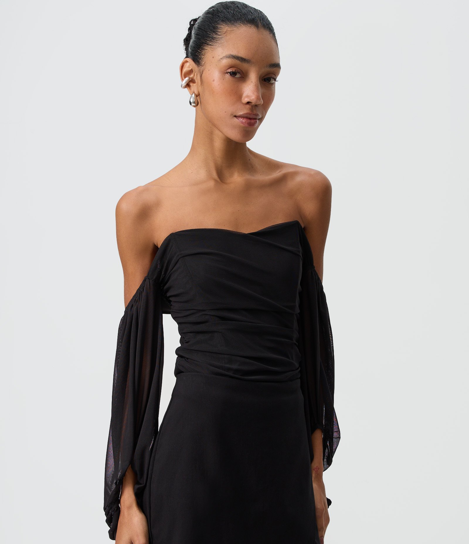 Blusa Corsetada em Tule com Mangas Bufantes Preto 3
