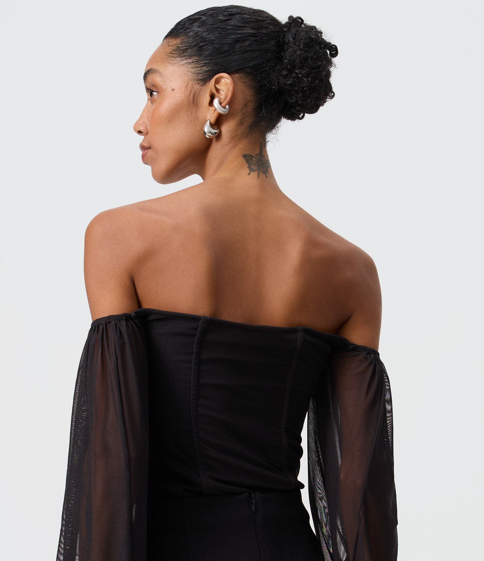 Blusa Corsetada em Tule com Mangas Bufantes Preto 4