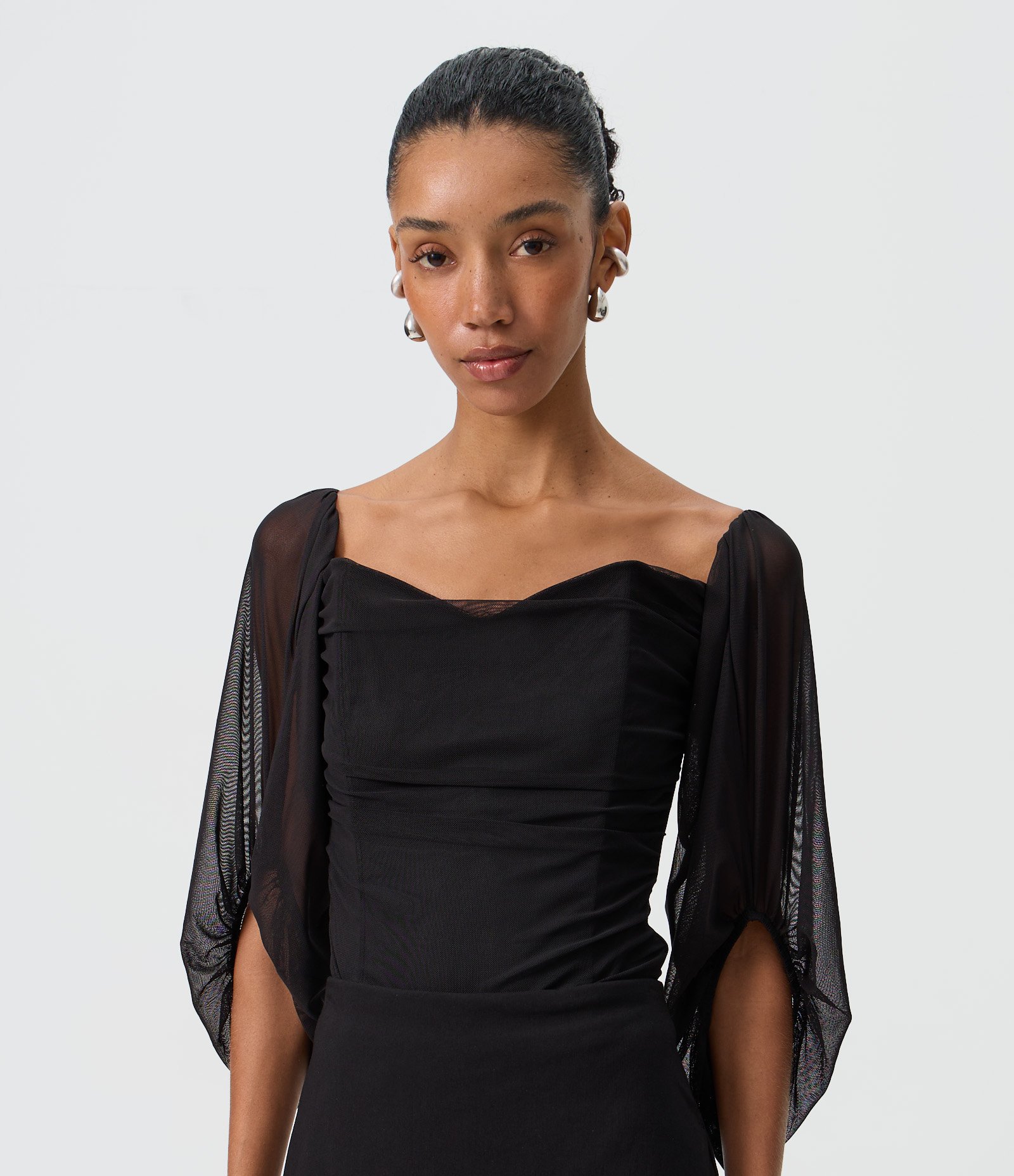 Blusa Corsetada em Tule com Mangas Bufantes Preto 5