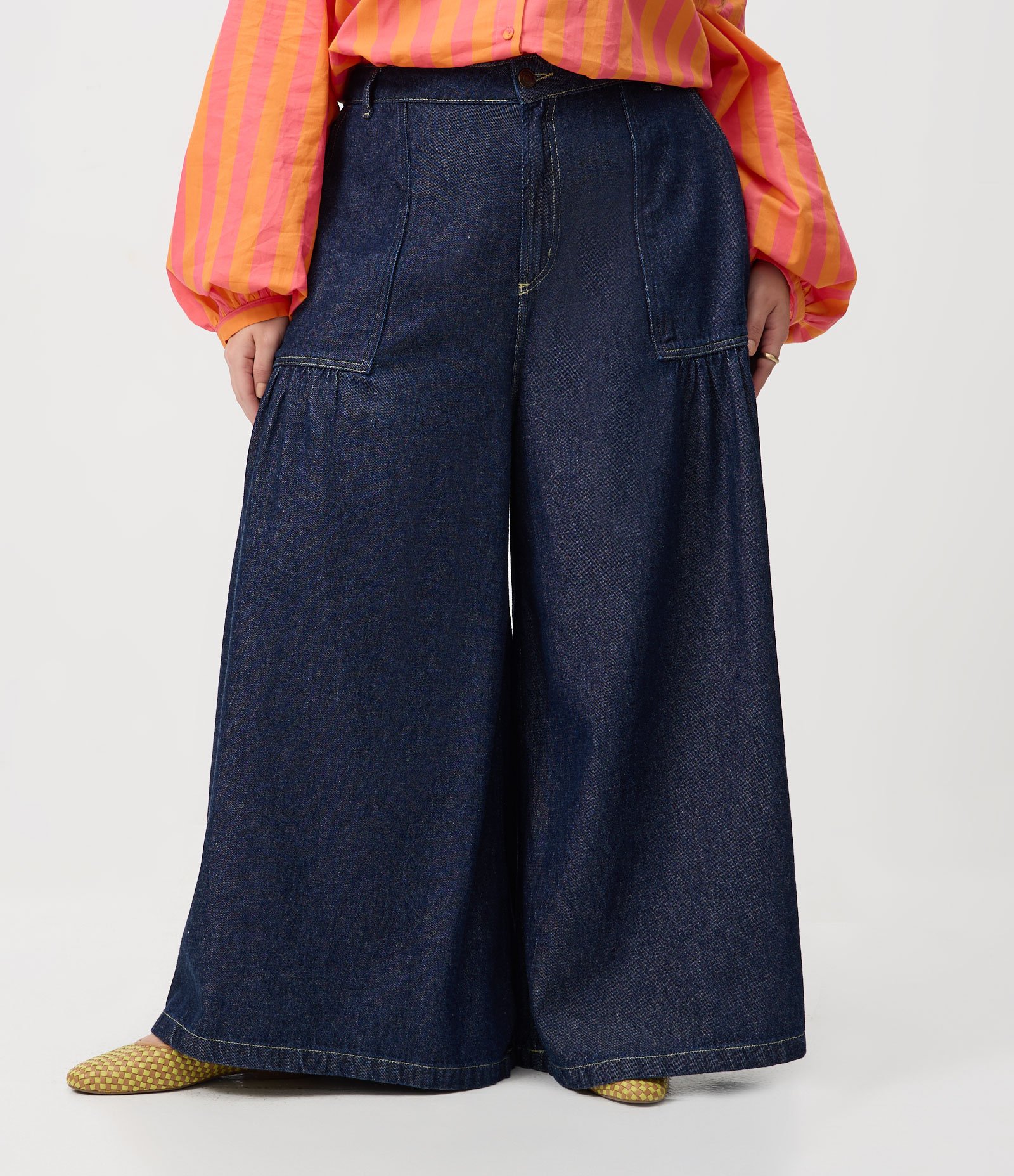 Calça Pantalona Jeans com Franzidos Curve & Plus Size Azul 2