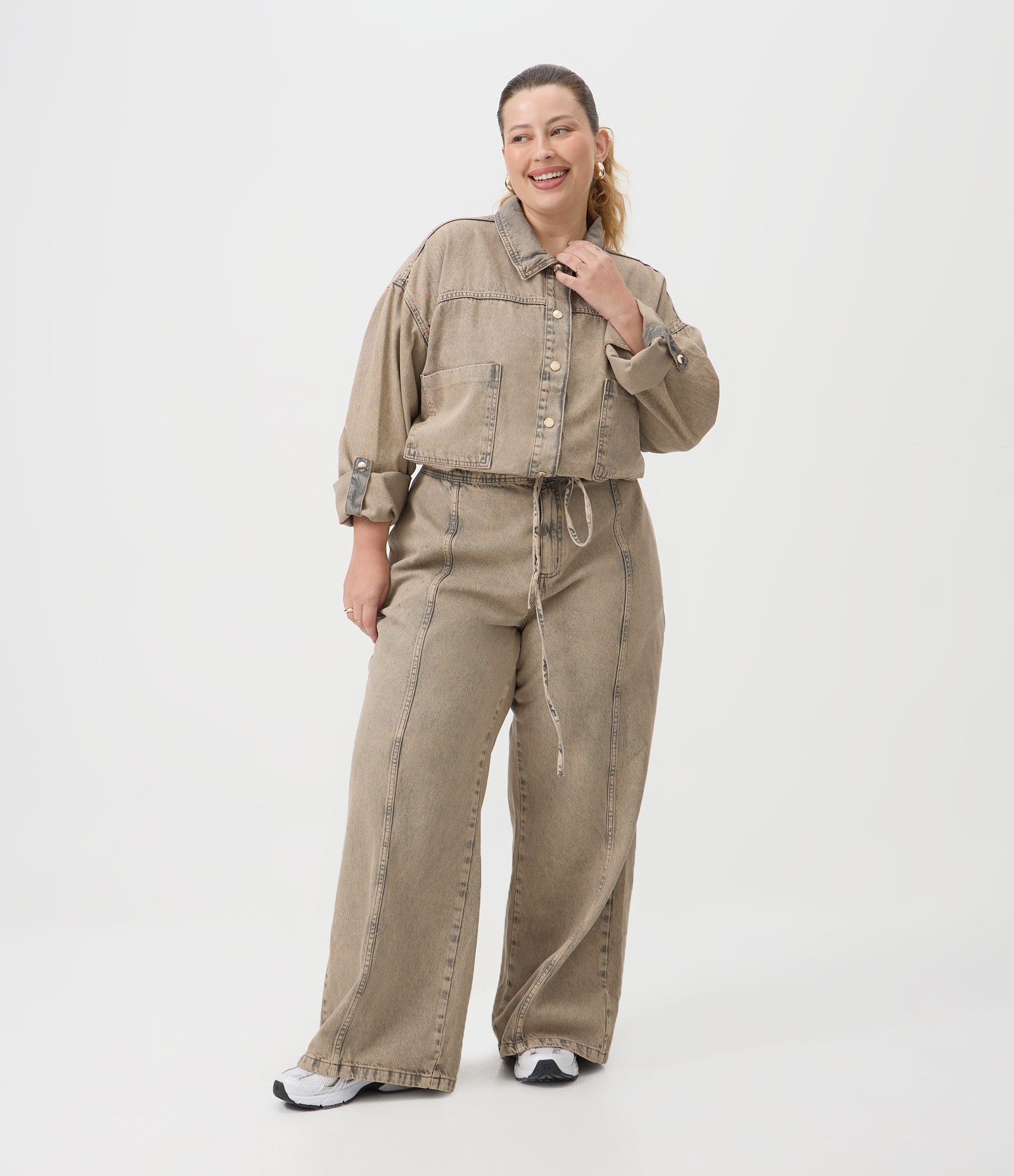 Jaqueta Bomber em Jeans Sobretinto com Cadarço Curve & Plus Size Cinza 2