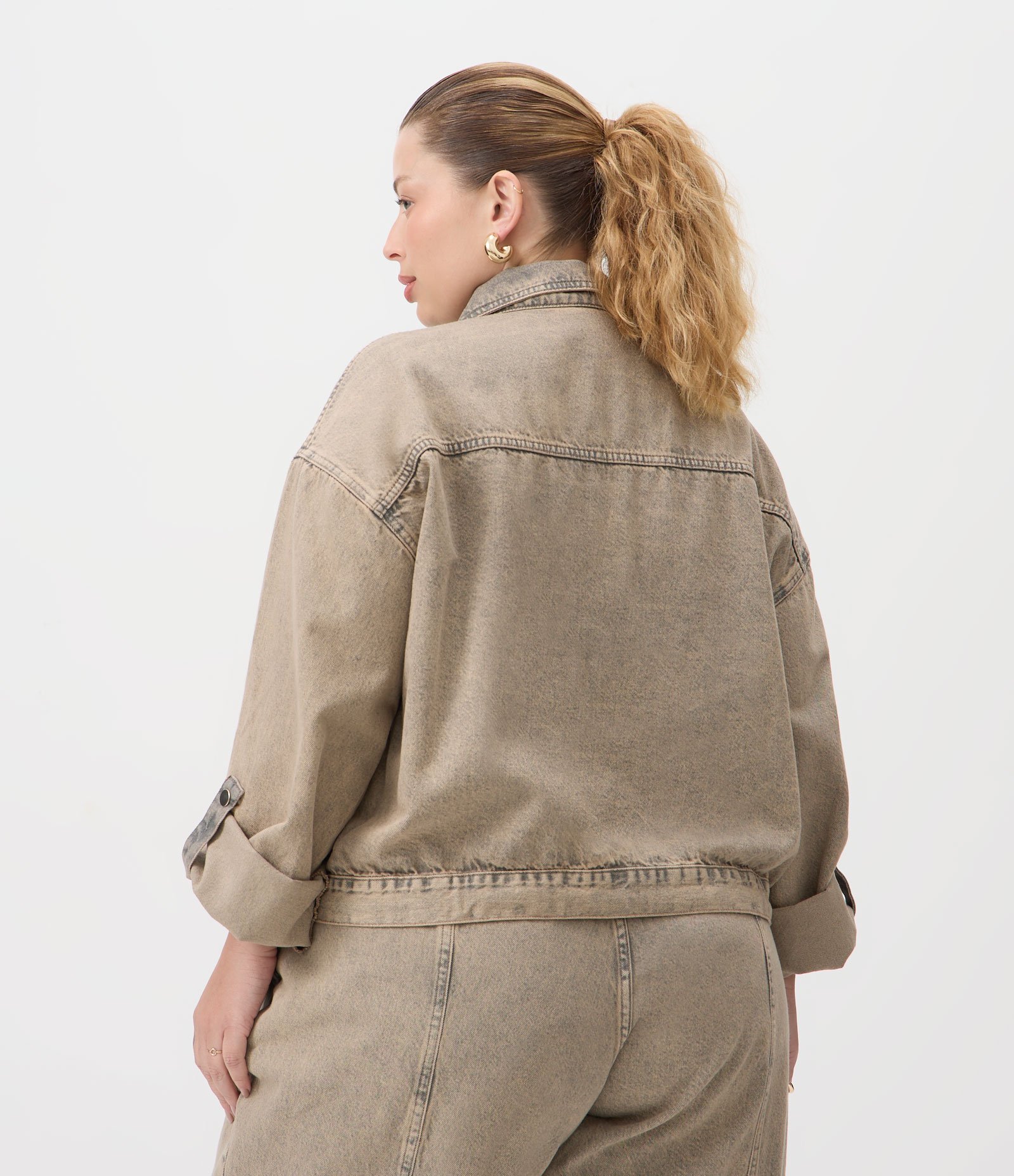 Jaqueta Bomber em Jeans Sobretinto com Cadarço Curve & Plus Size Cinza 5