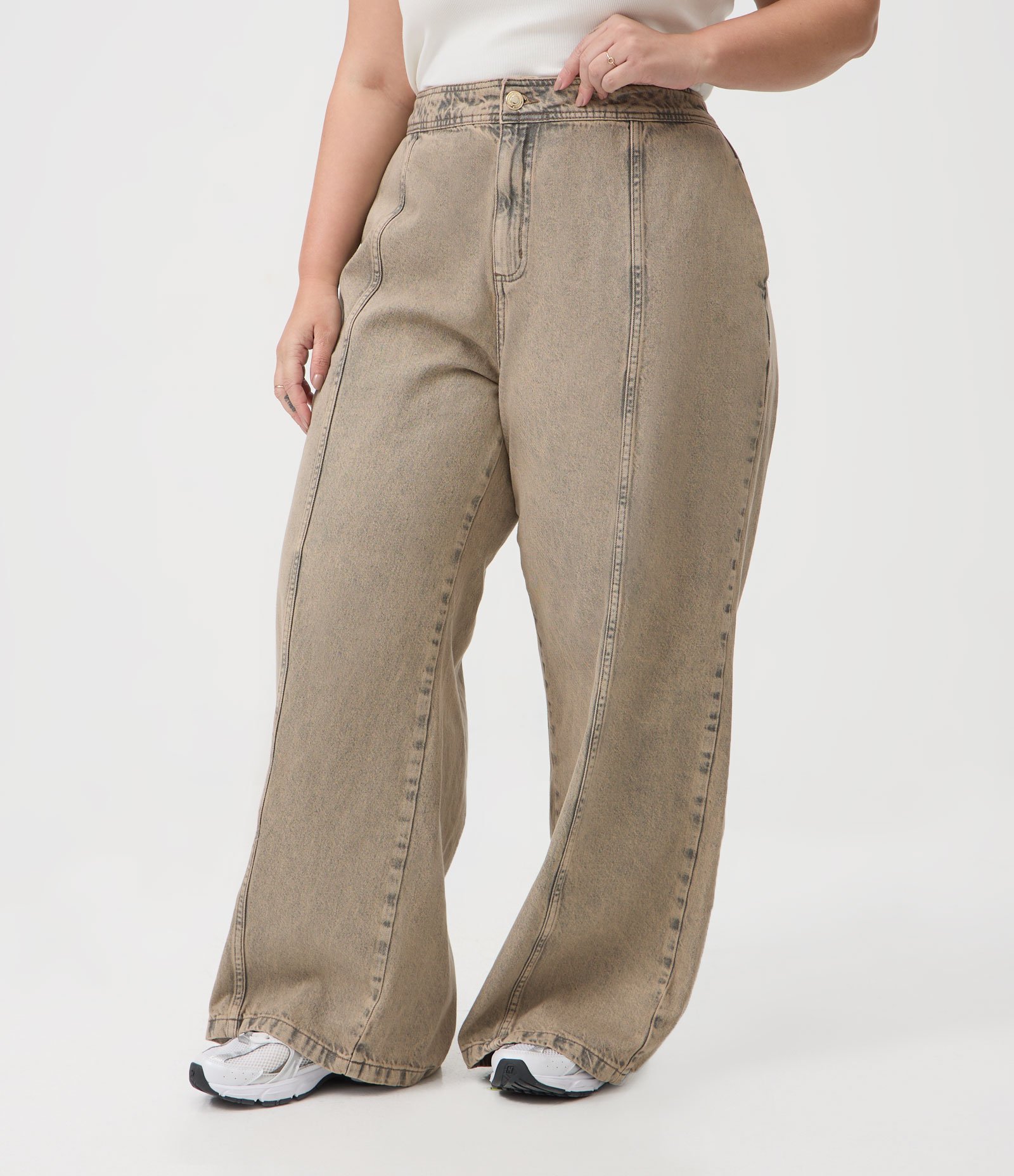Calça Wide Leg em Jeans Sobretinto com Recortes Curve & Plus Size Cinza 2