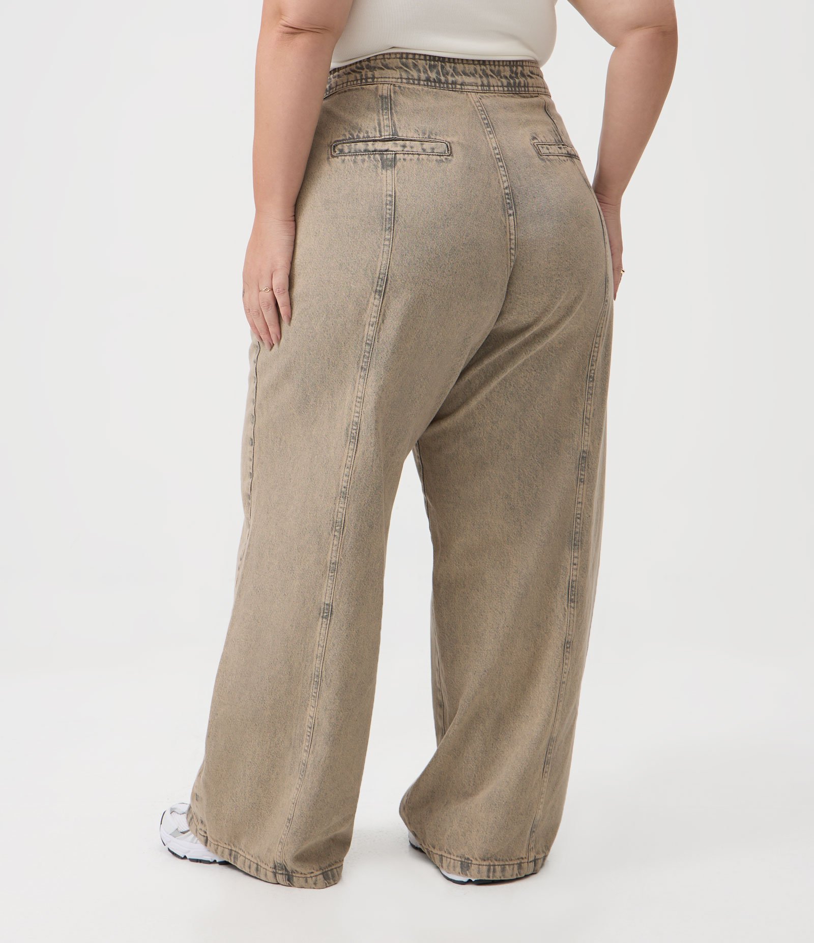 Calça Wide Leg em Jeans Sobretinto com Recortes Curve & Plus Size Cinza 5