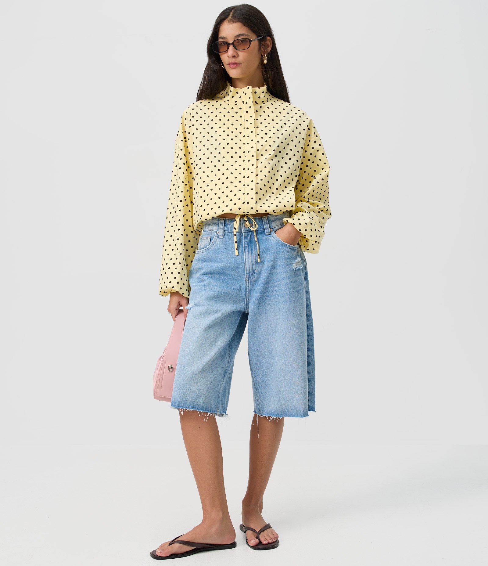 Camisa em Tricoline com Estampa Poá e Gola Alta Amarelo 3