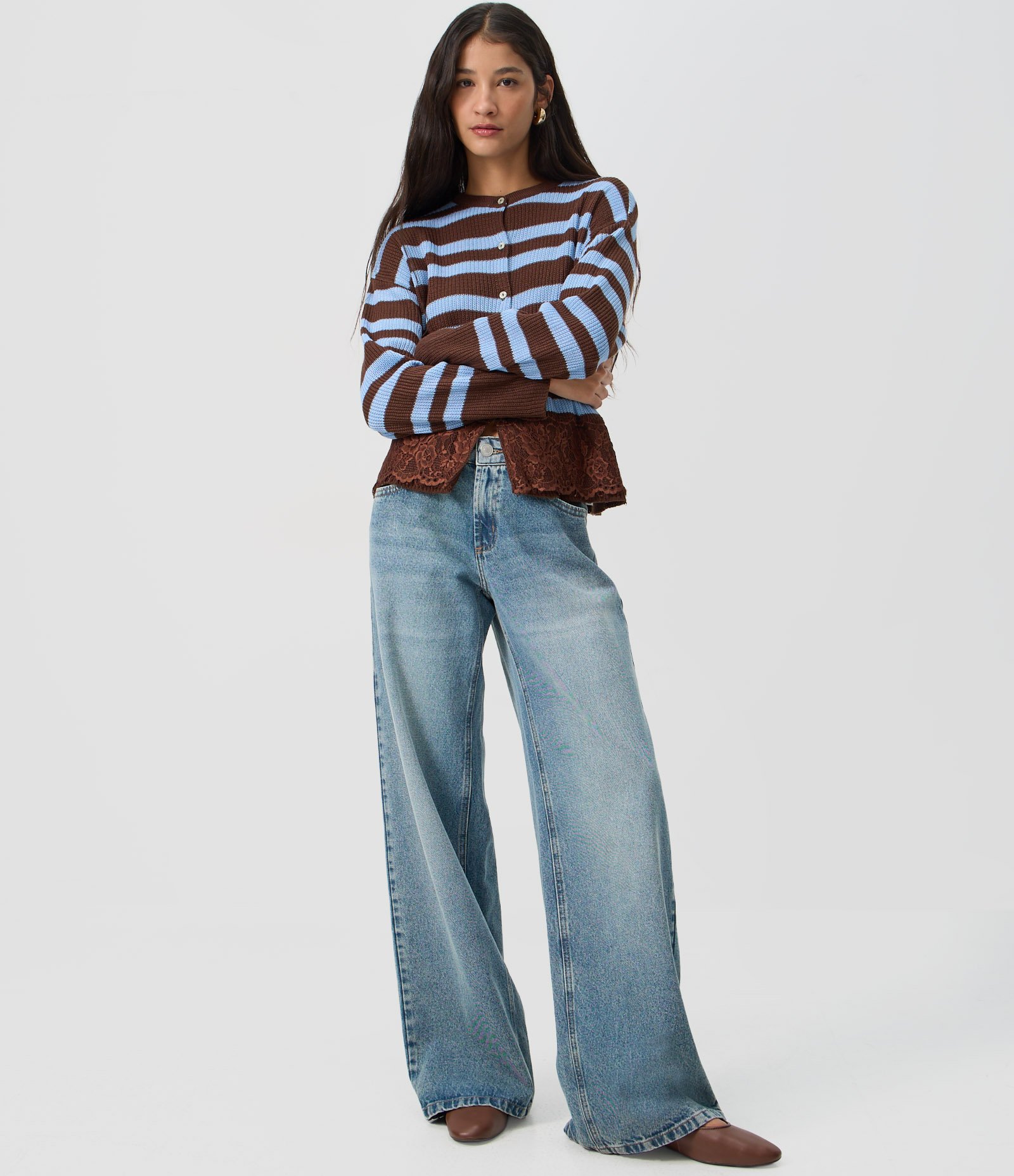 Cardigan em Tricô Listrado com Detalhe de Renda na Barra Azul 2