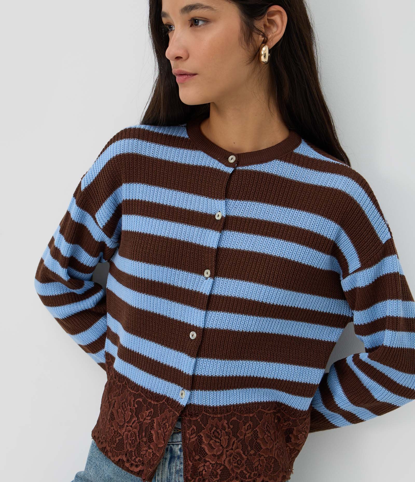 Cardigan em Tricô Listrado com Detalhe de Renda na Barra Azul 3