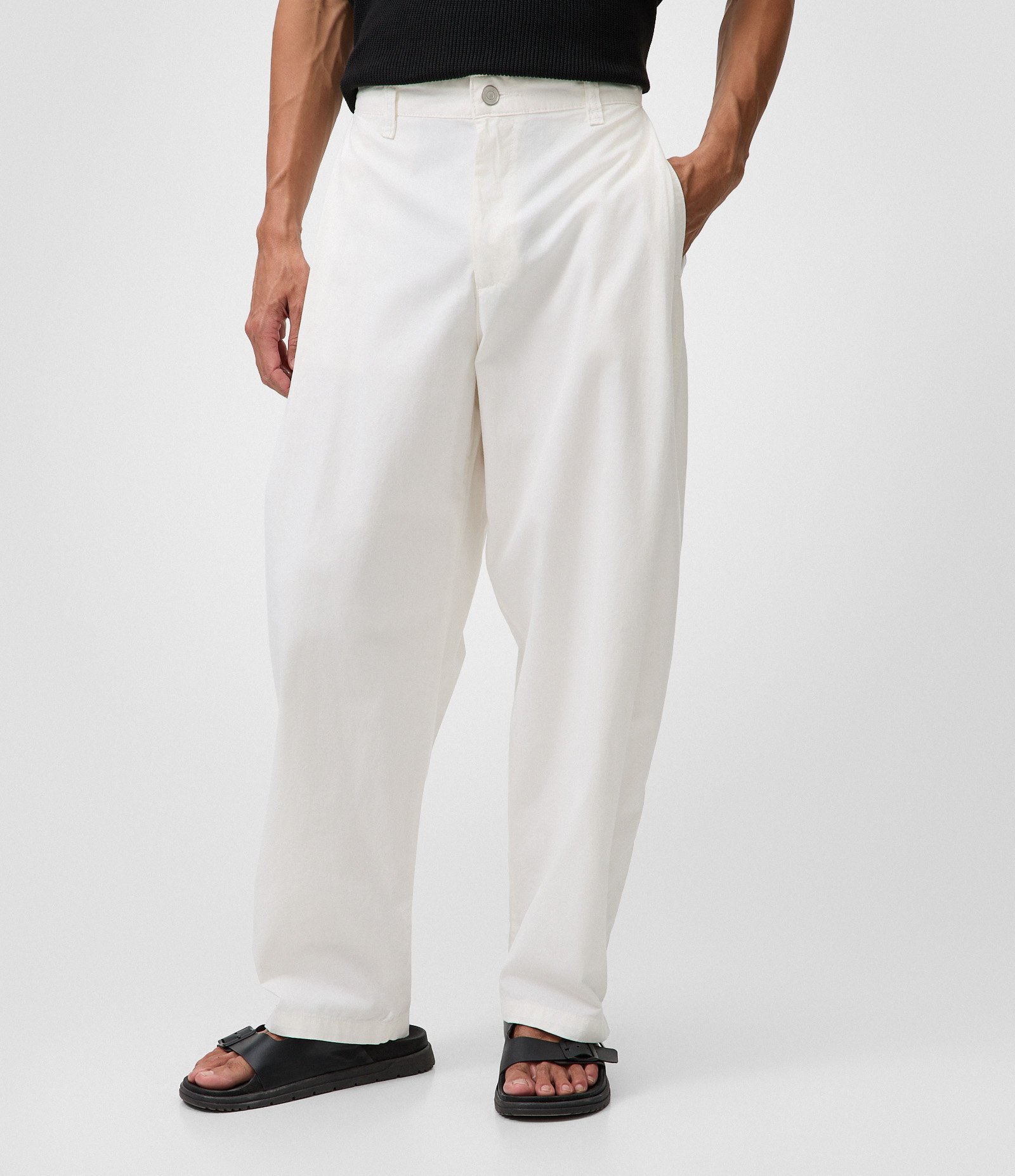 Calça Wide em Sarja com Pregas Frontais Branco 2