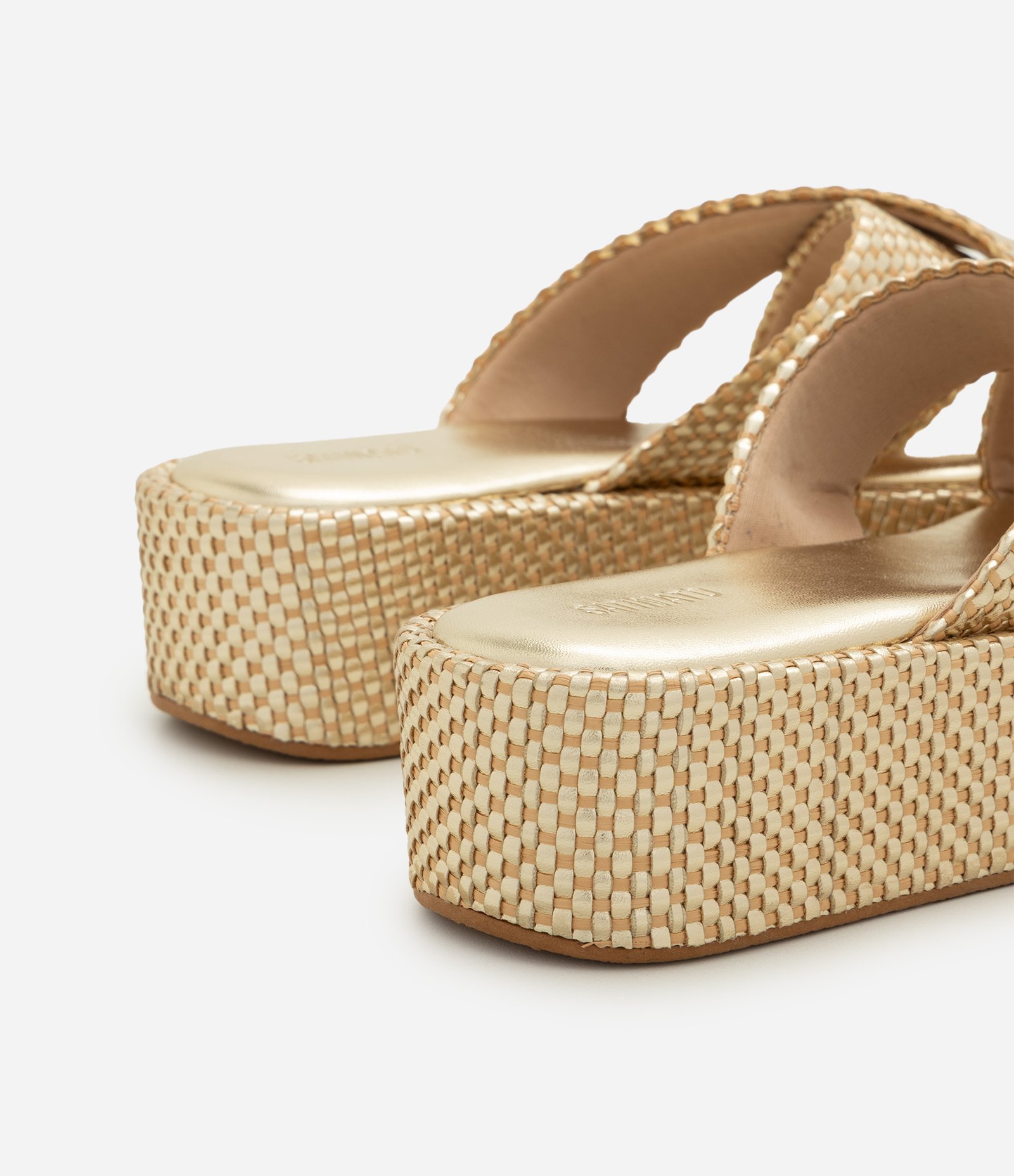 Sandália Flatform em PU com Cabedal em X Dourado 4