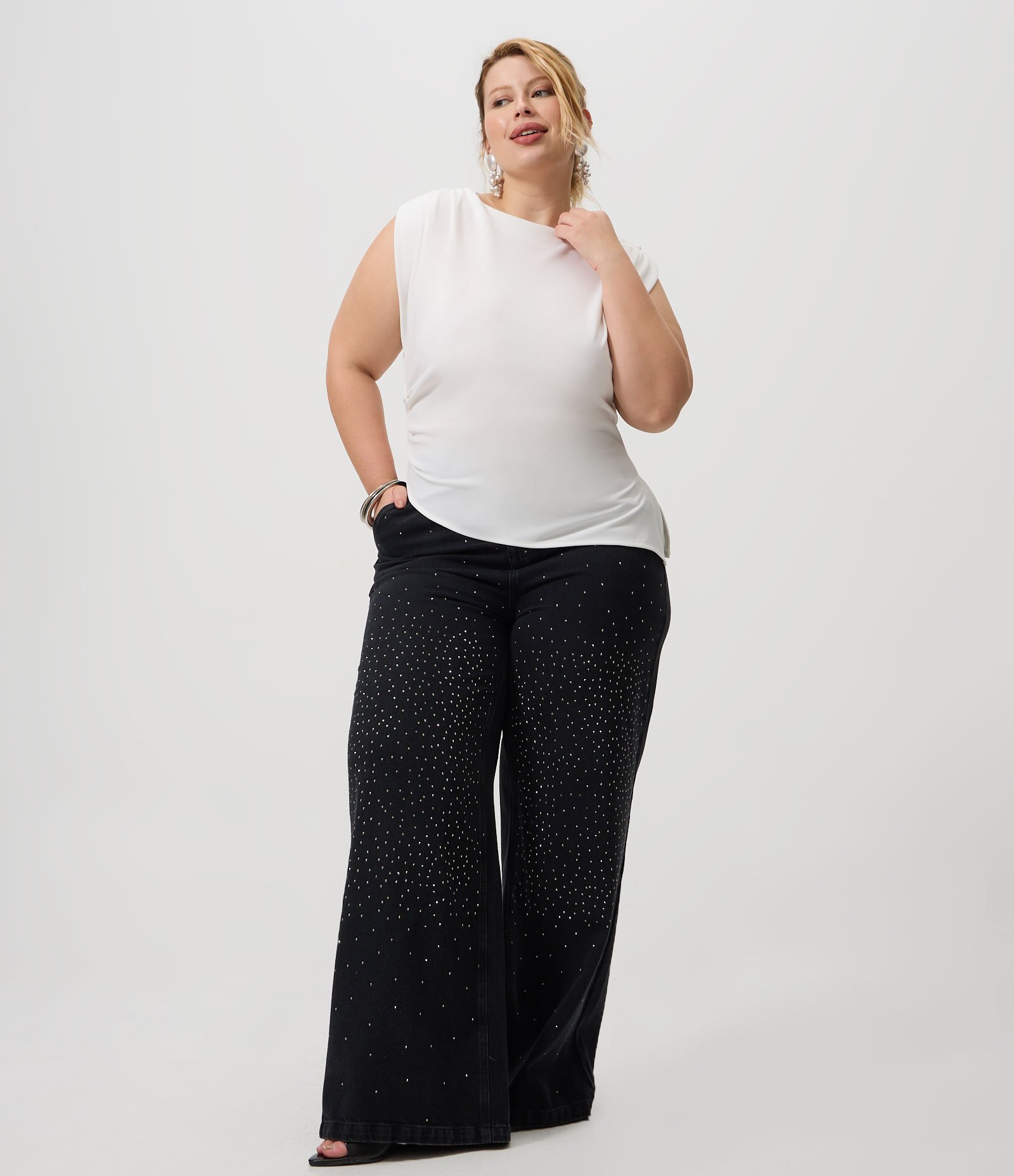 Blusa em Crepe com Franzidos e Ponta Alongada Curve & Plus Size Branco 2