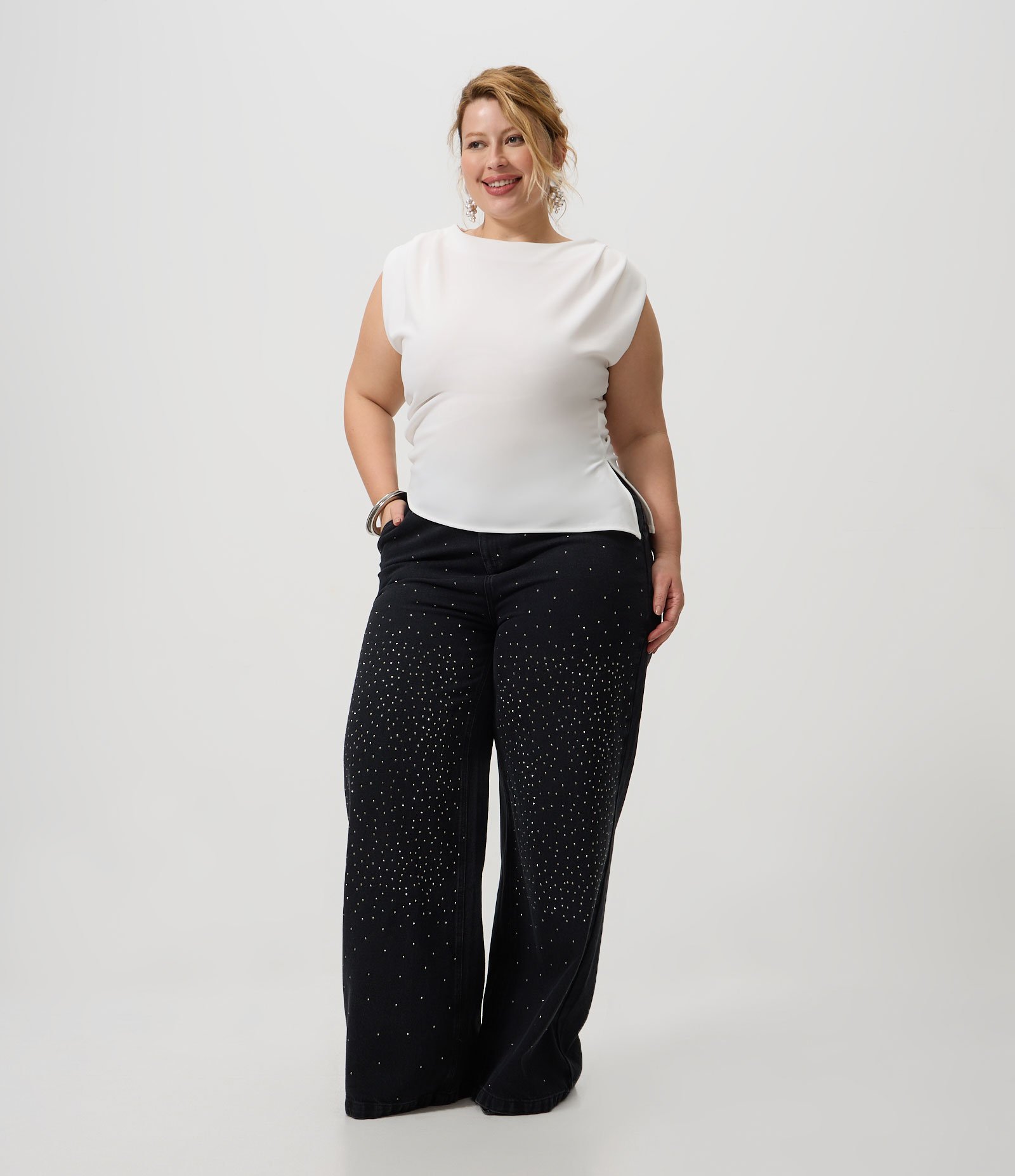 Calça Wide Jeans com Aplicação de Brilhos Curve & Plus Size Preto 1