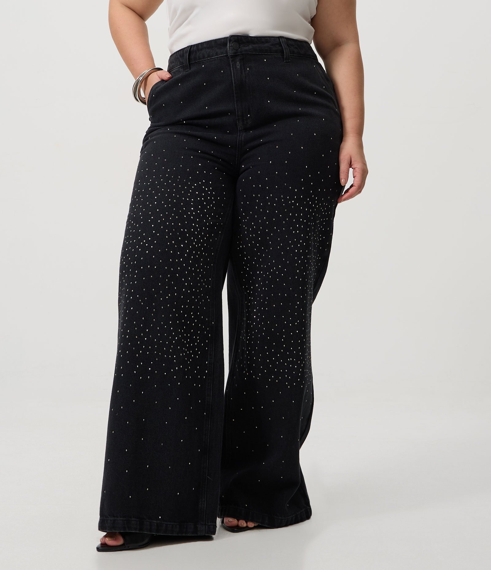 Calça Wide Jeans com Aplicação de Brilhos Curve & Plus Size Preto 2