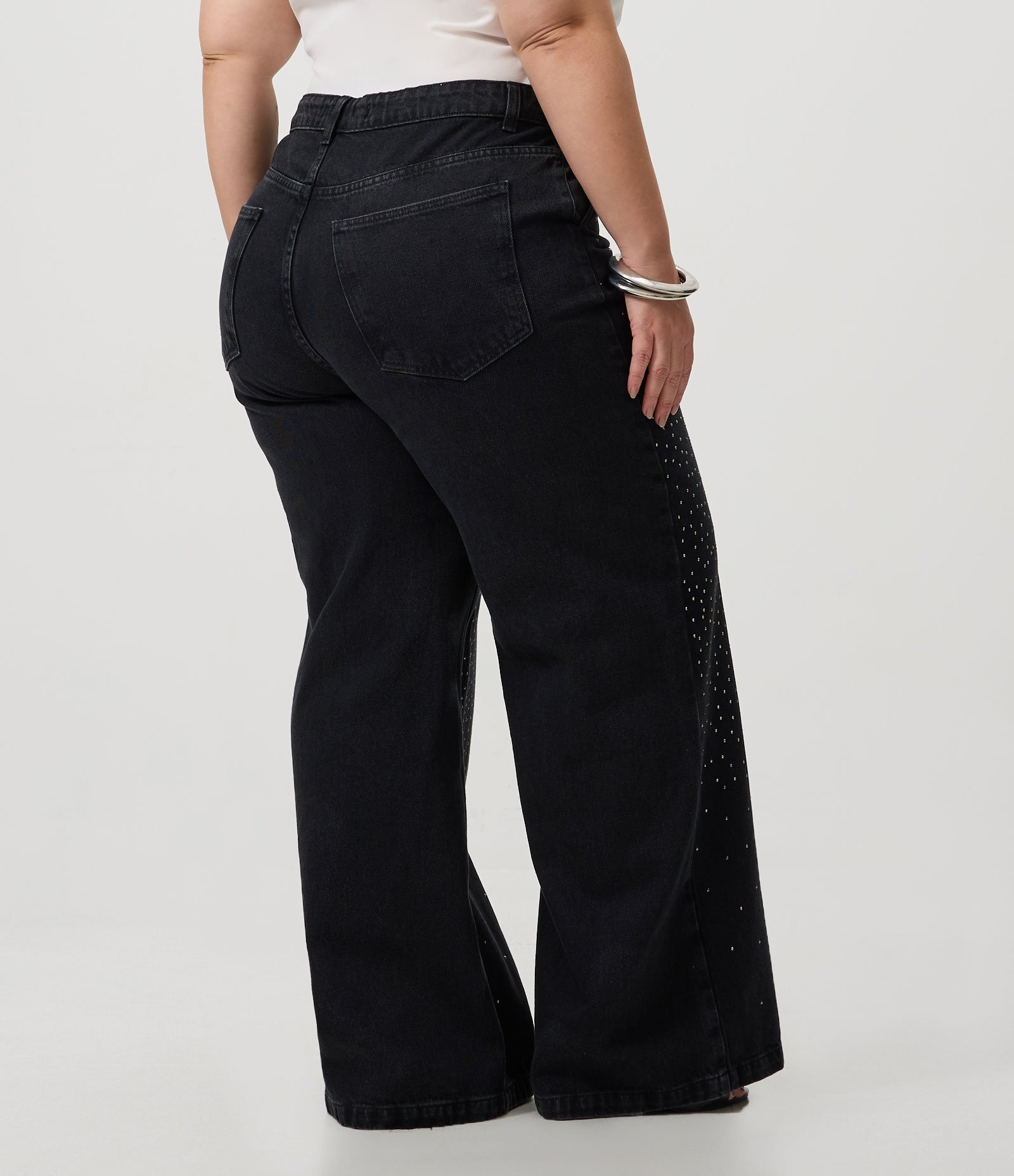 Calça Wide Jeans com Aplicação de Brilhos Curve & Plus Size Preto 4
