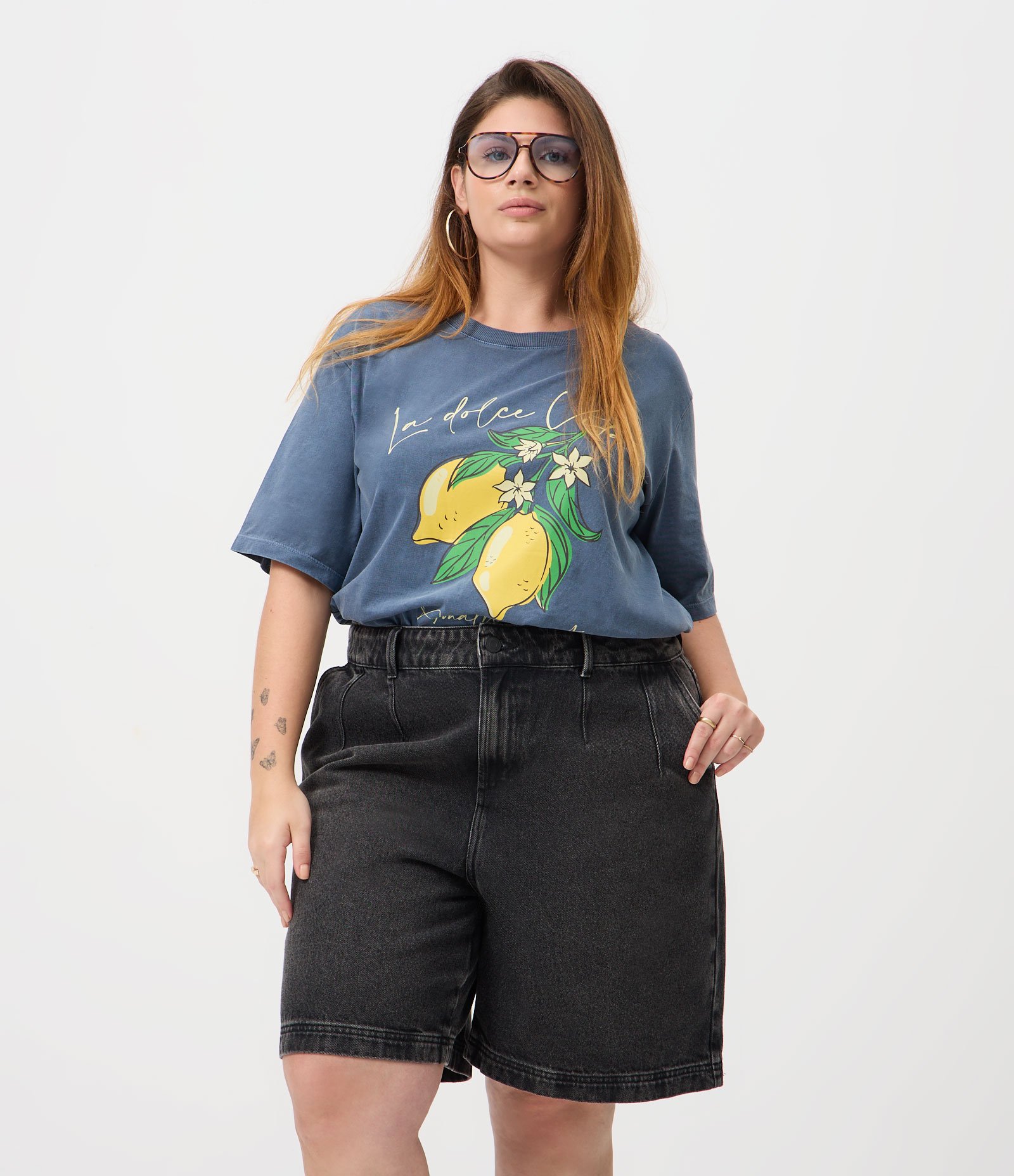 Bermuda Jeans com Pences Curve & Plus Size Preto 1