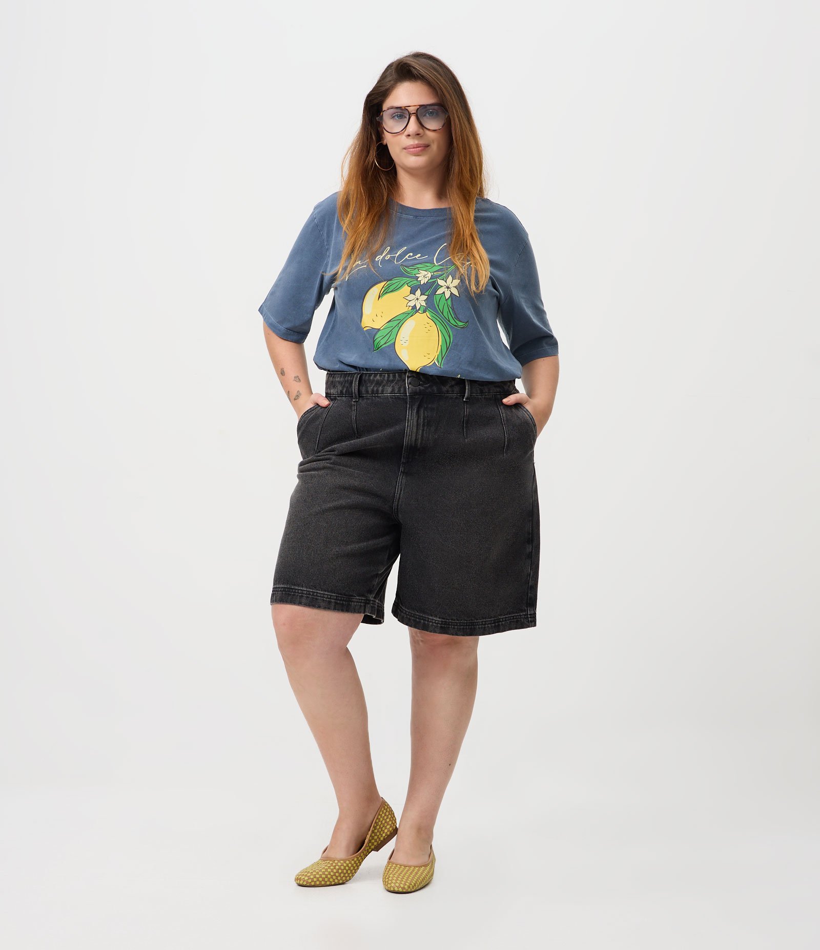 Bermuda Jeans com Pences Curve & Plus Size Preto 2