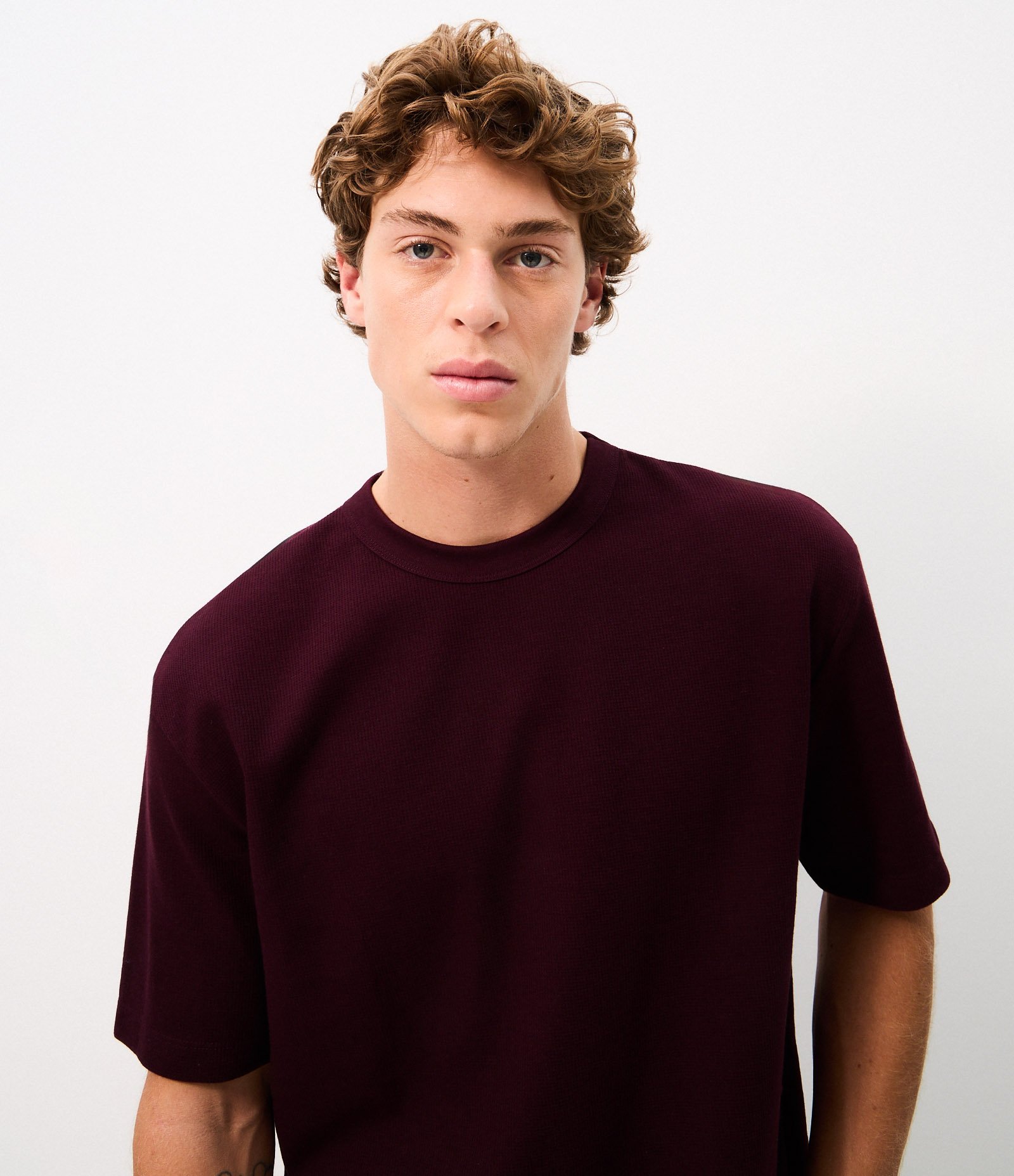 Camiseta Relaxed e Texturizada Mini Waffle Bordô 3