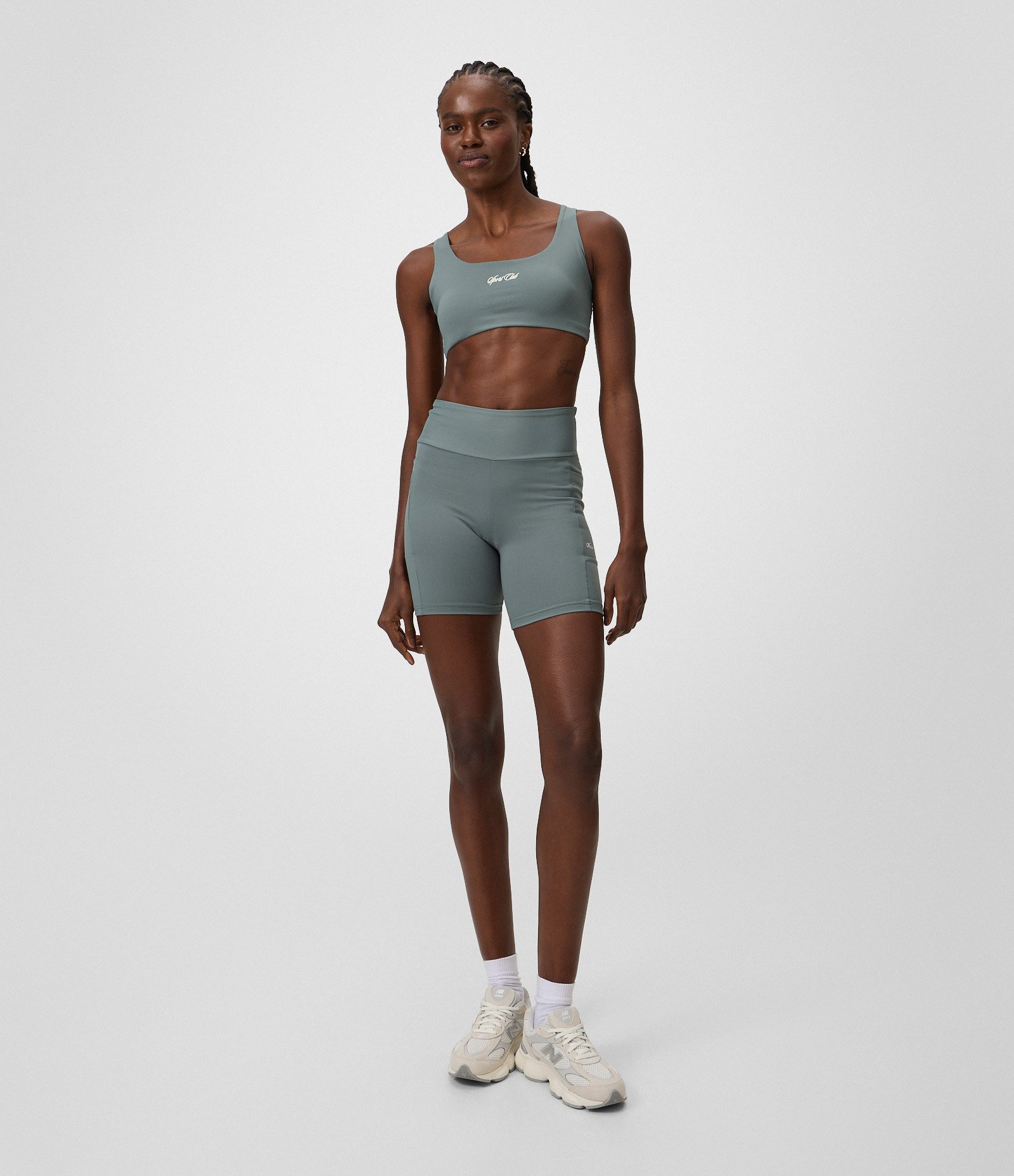 Bermuda Esportiva em Microfibra com Bolso Verde 4