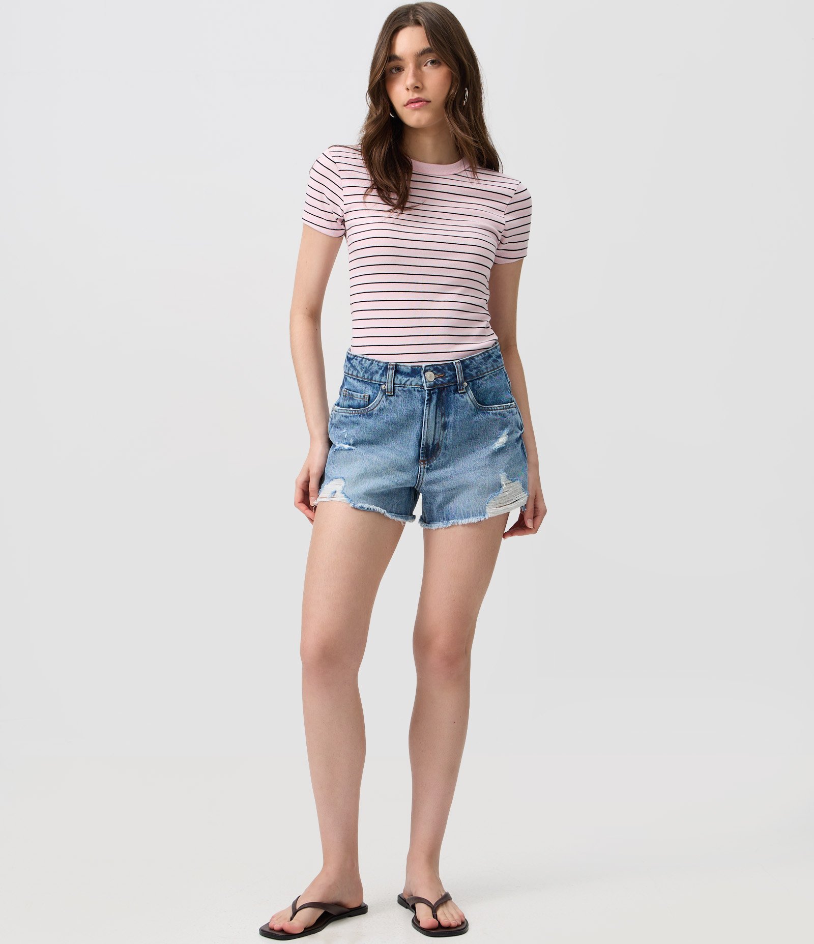 Short em Jeans com Barra Desfiada e Puídos Azul Médio 1