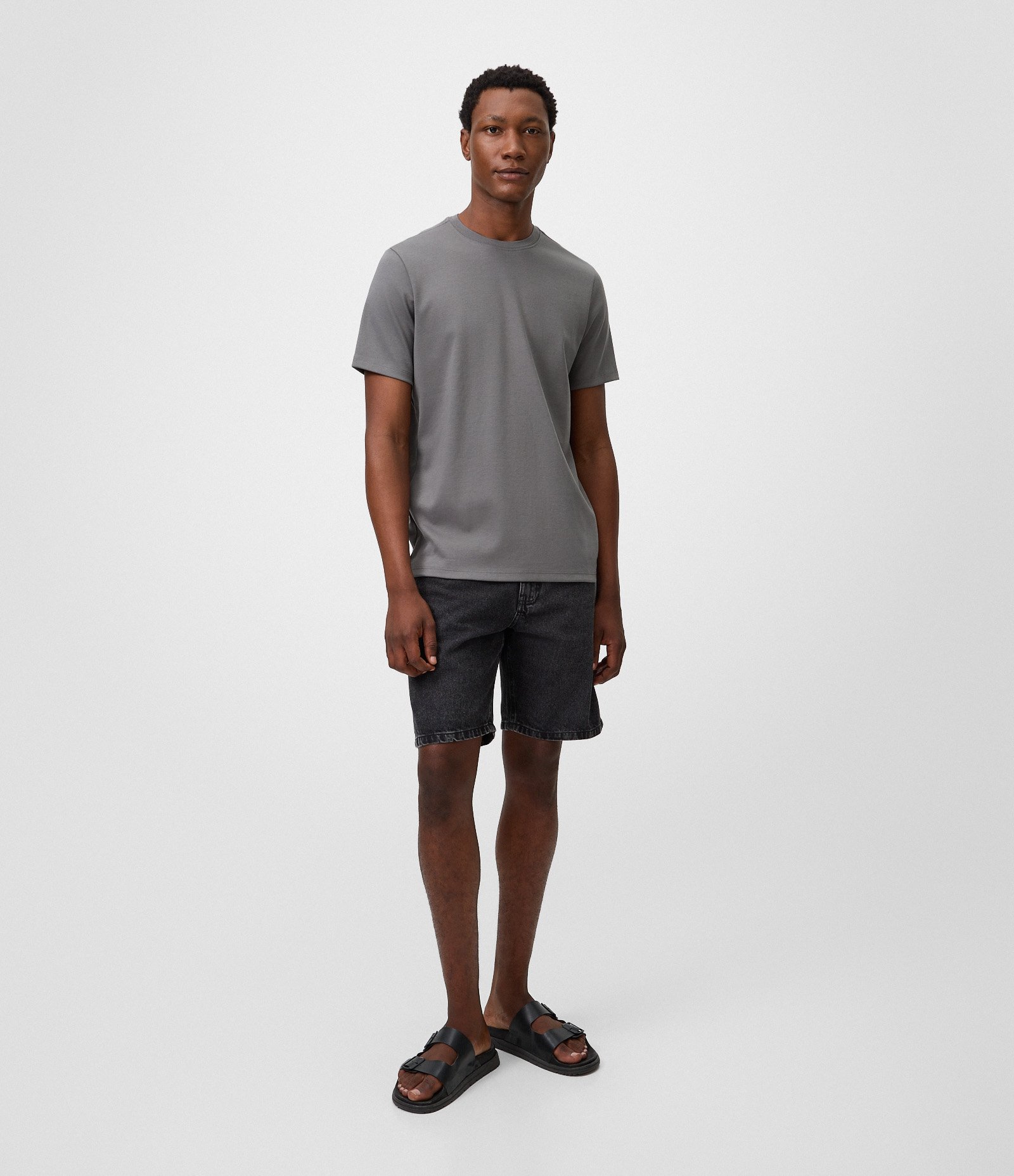 Camiseta Interlock em Algodão com Gola Redonda Cinza 2