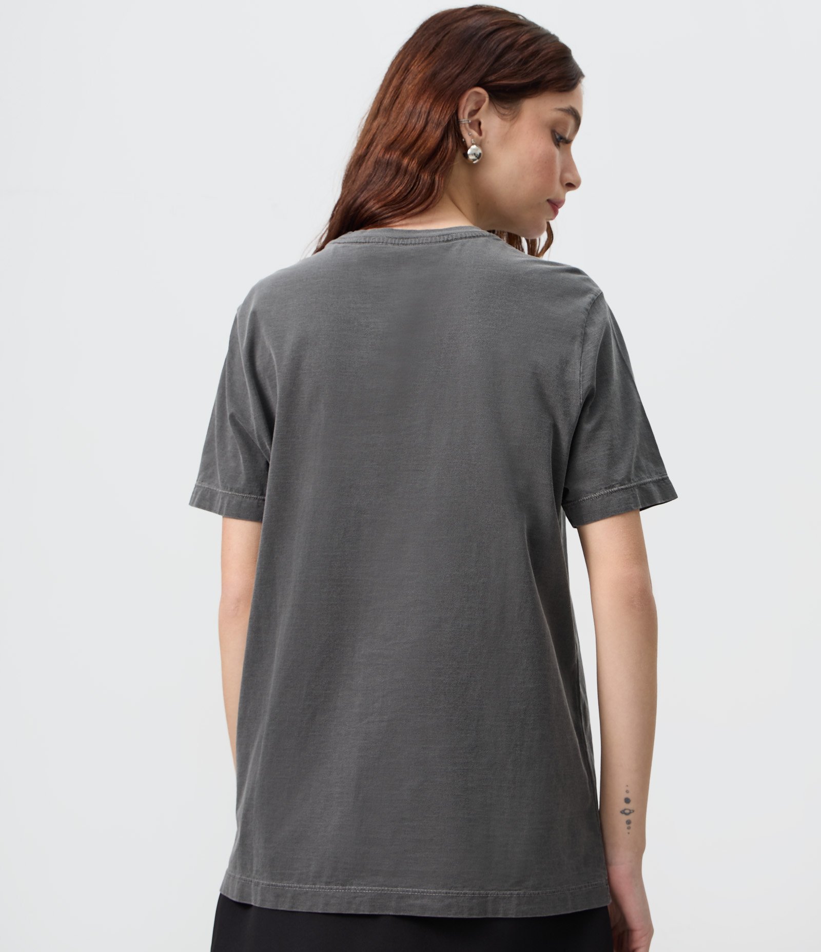 Camiseta Estonada em Algodão com Estampa Nirvana com Flores Preto 4