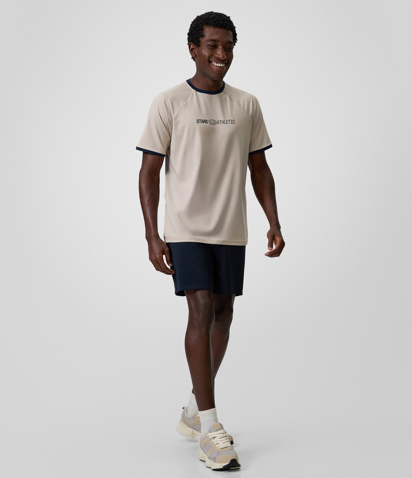 Camiseta Esportiva Dry com Manga Raglan e Lettering Stars Athletic Cinza 2