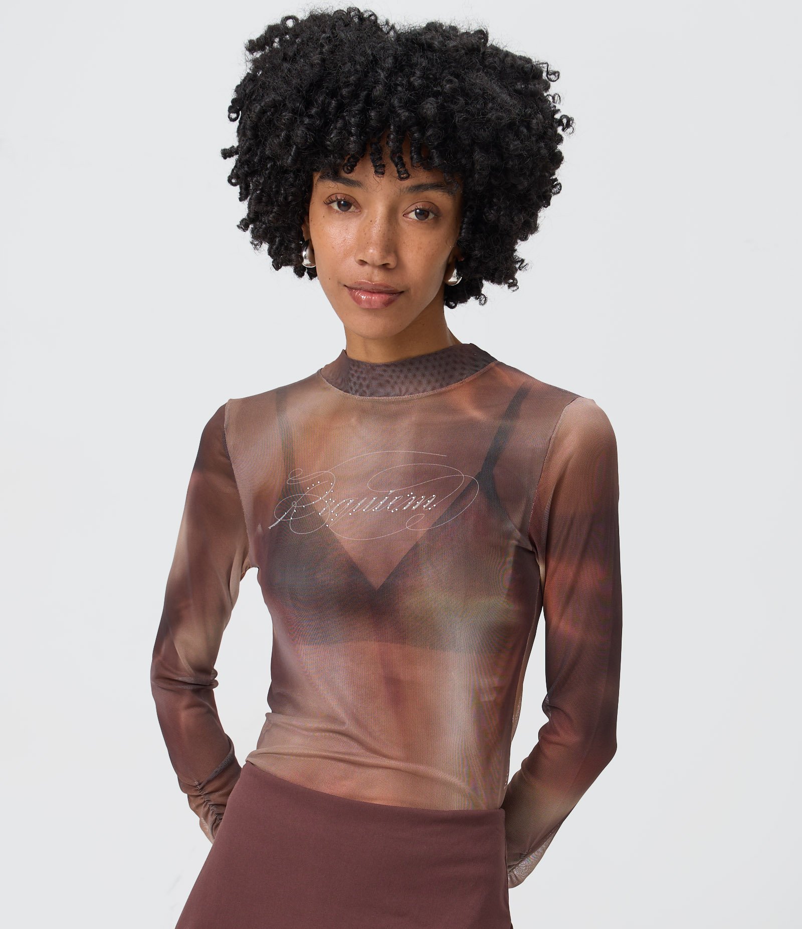 Blusa em Tule com Estampa Abstrata e Lettering "Requiem" Brilhoso Marrom 3