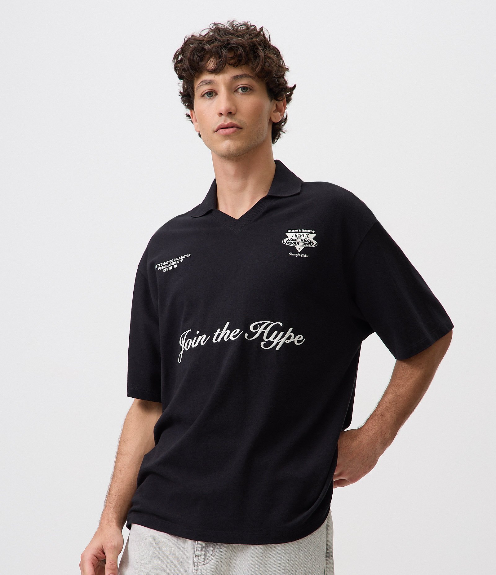 Camiseta Boxy com Gola Polo e Lettering Join The Hype Preto 1