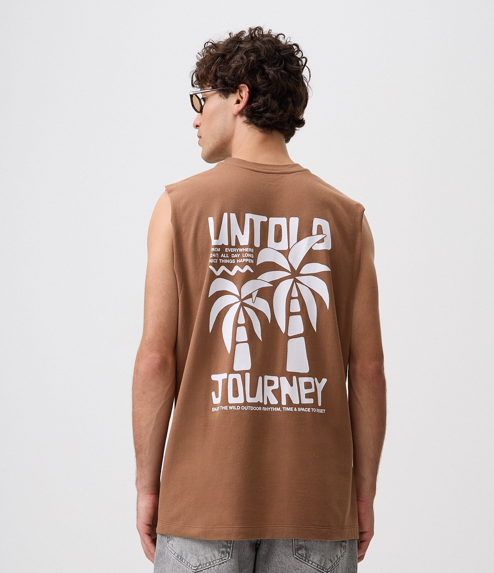 Regata Comfort em Algodão Untold Journey Outdoor Marrom 1