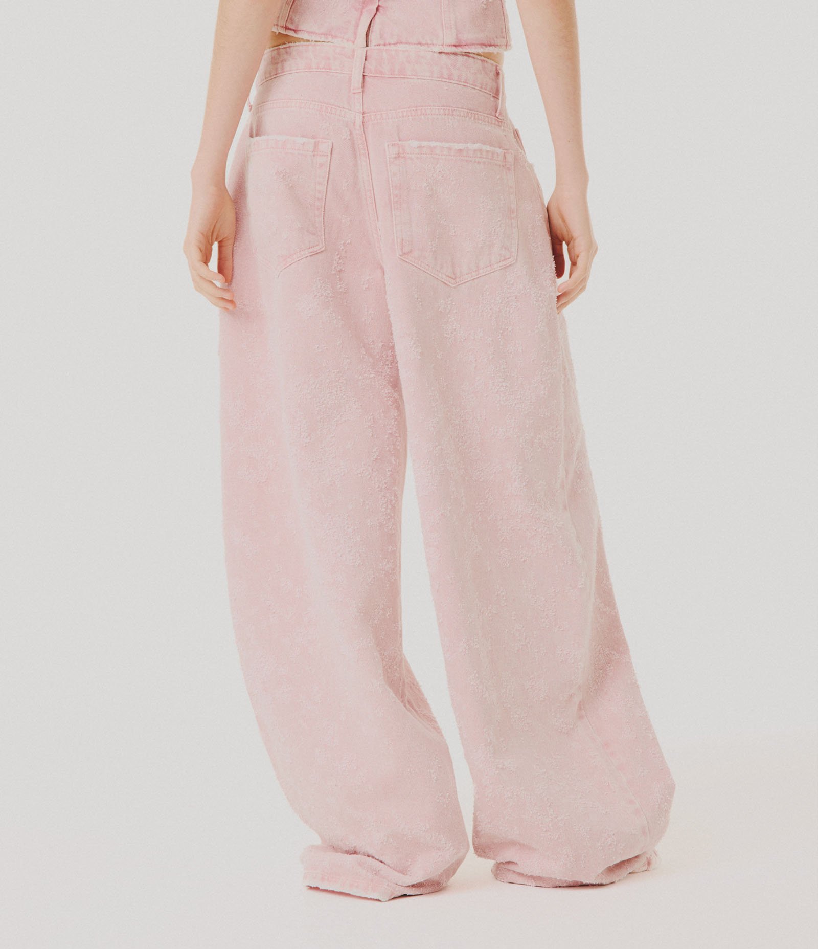 Calça Barrel em Sarja com Efeito Marmorizado e Cintura Baixa Rosa 3