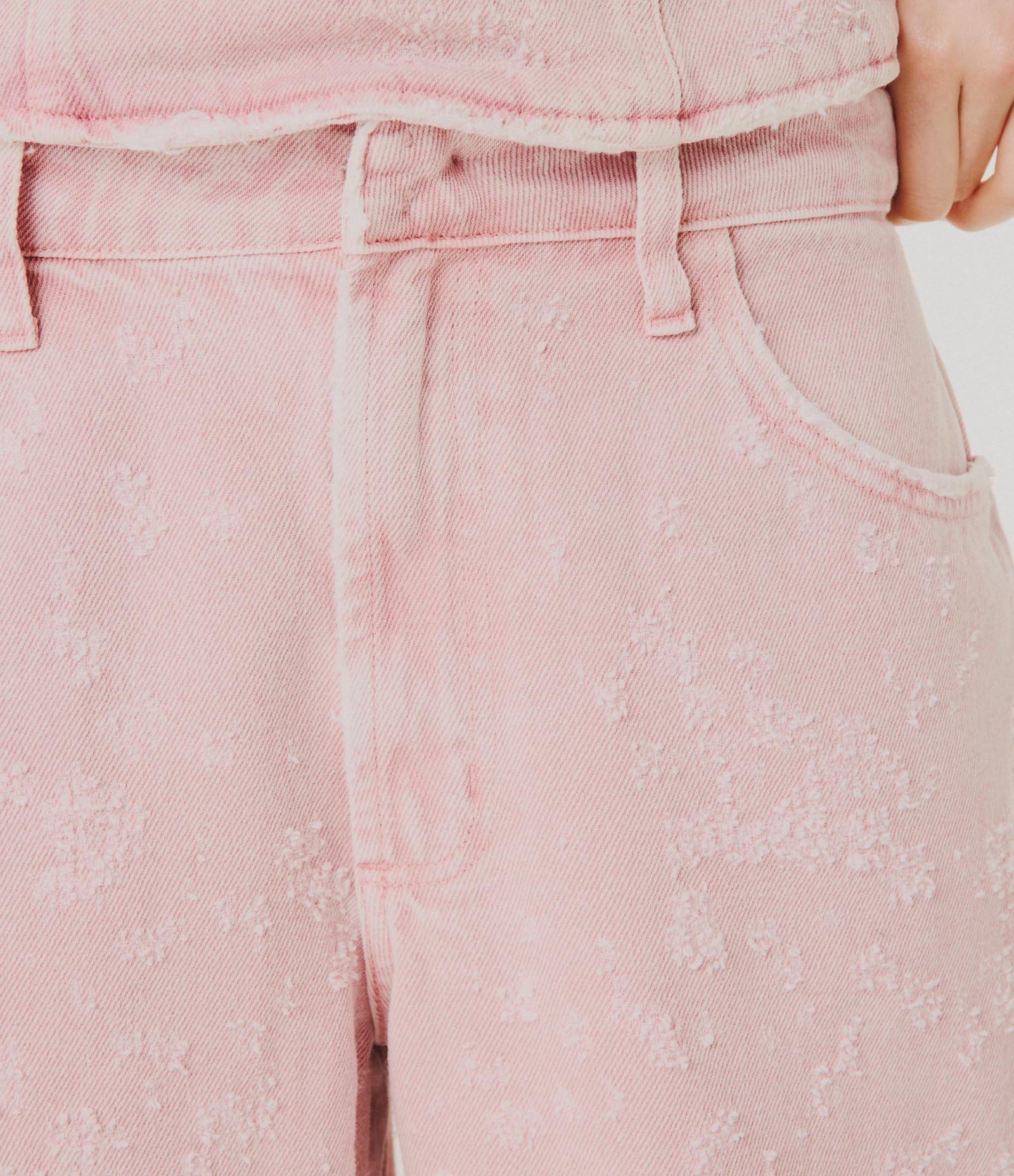 Calça Barrel em Sarja com Efeito Marmorizado e Cintura Baixa Rosa 4