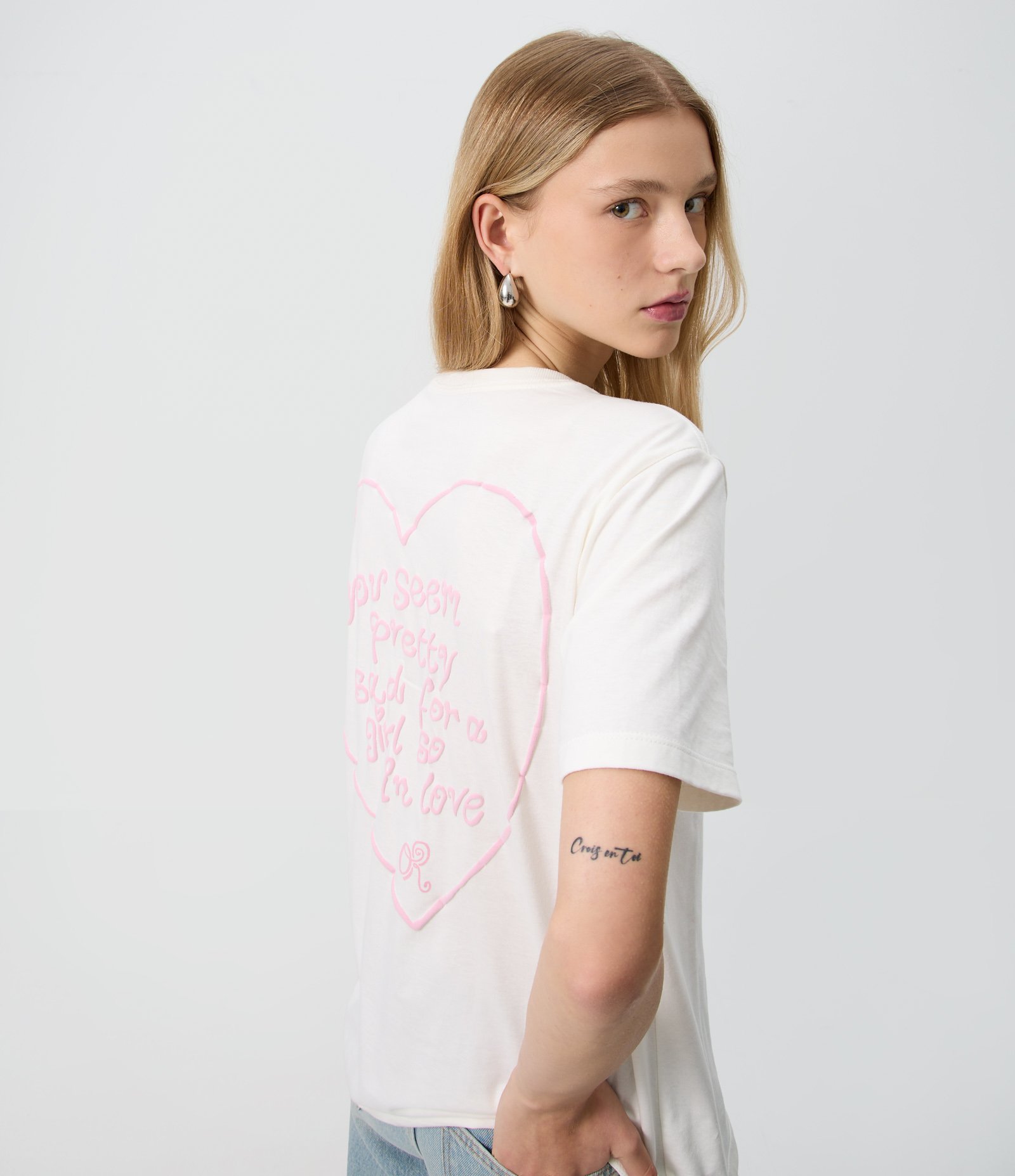 Camiseta com Estampa de Coração Olivia Rodrigo em Algodão Branco 5