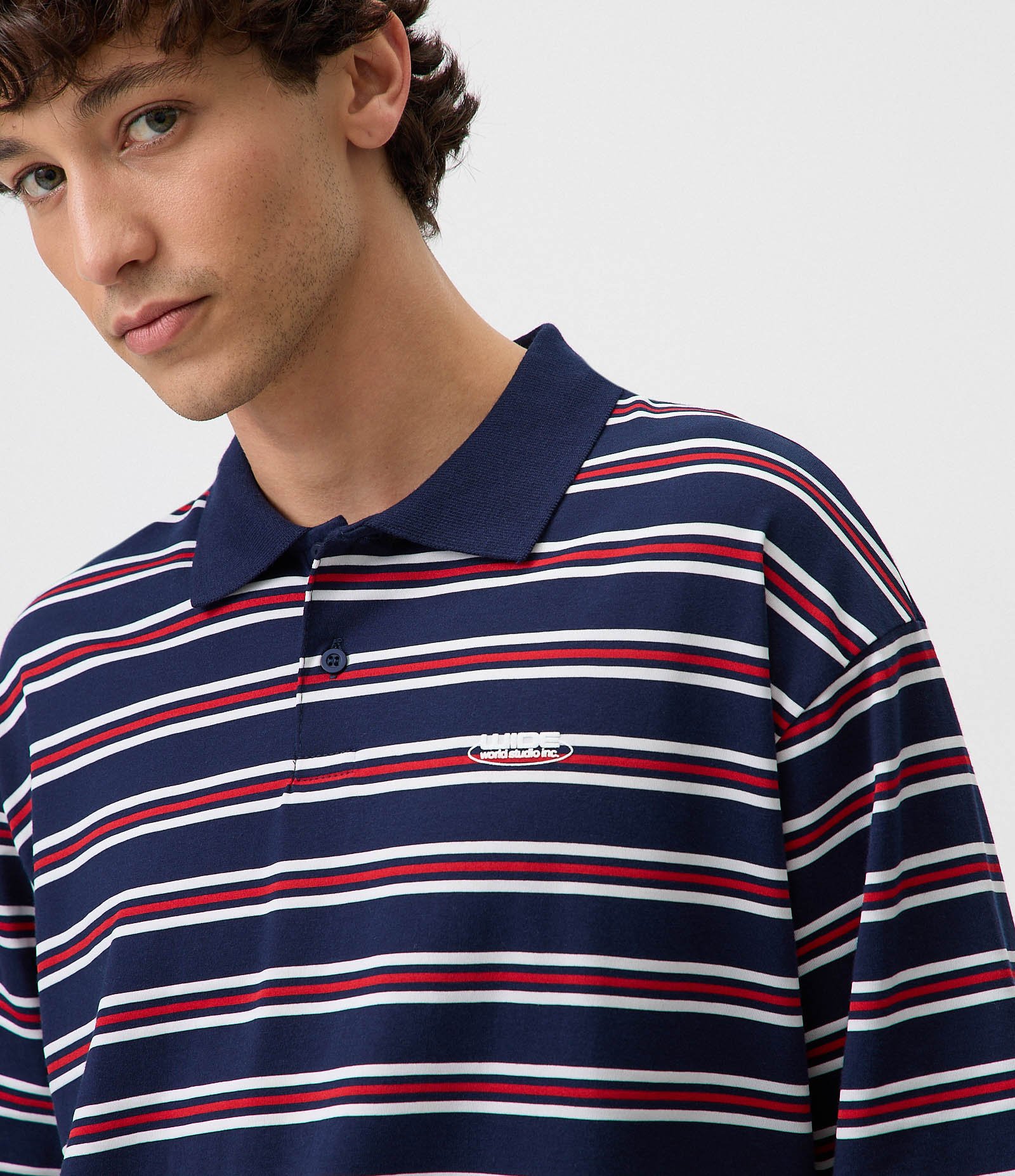 Camiseta Polo Boxy Listrada com Bordado Azul 4
