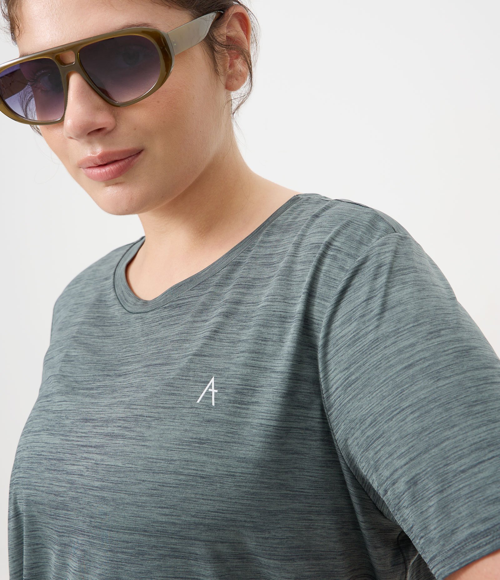 Camiseta Esportiva Alongada Dry Regular em Poliamida Mescla Curve & Plus Size Cinza 3