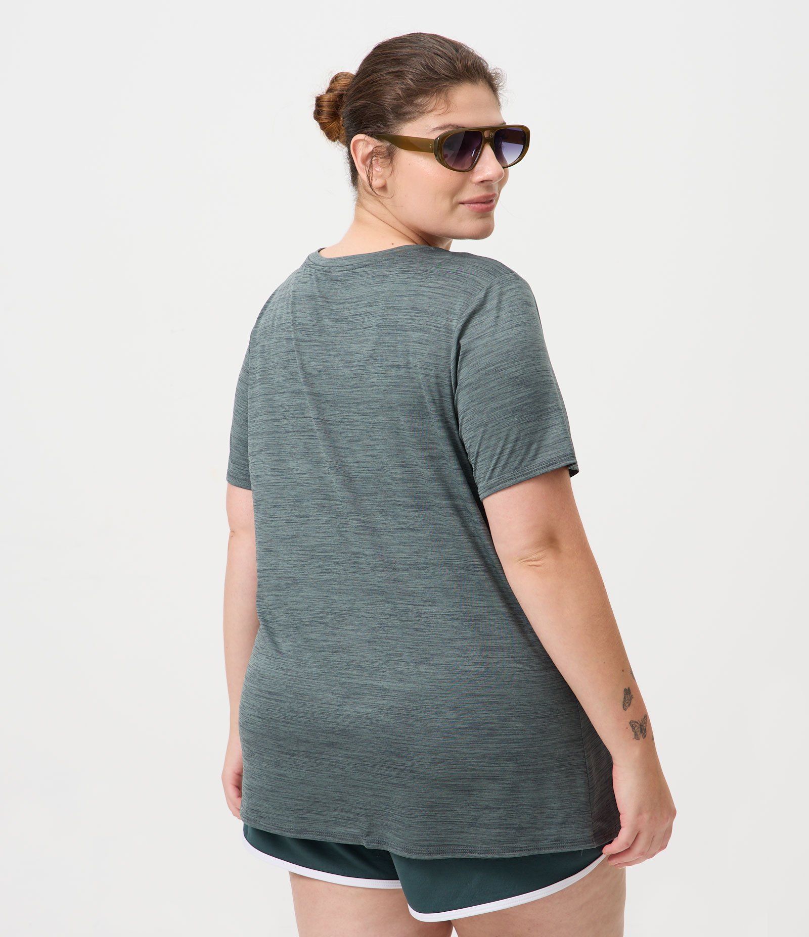 Camiseta Esportiva Alongada Dry Regular em Poliamida Mescla Curve & Plus Size Cinza 4