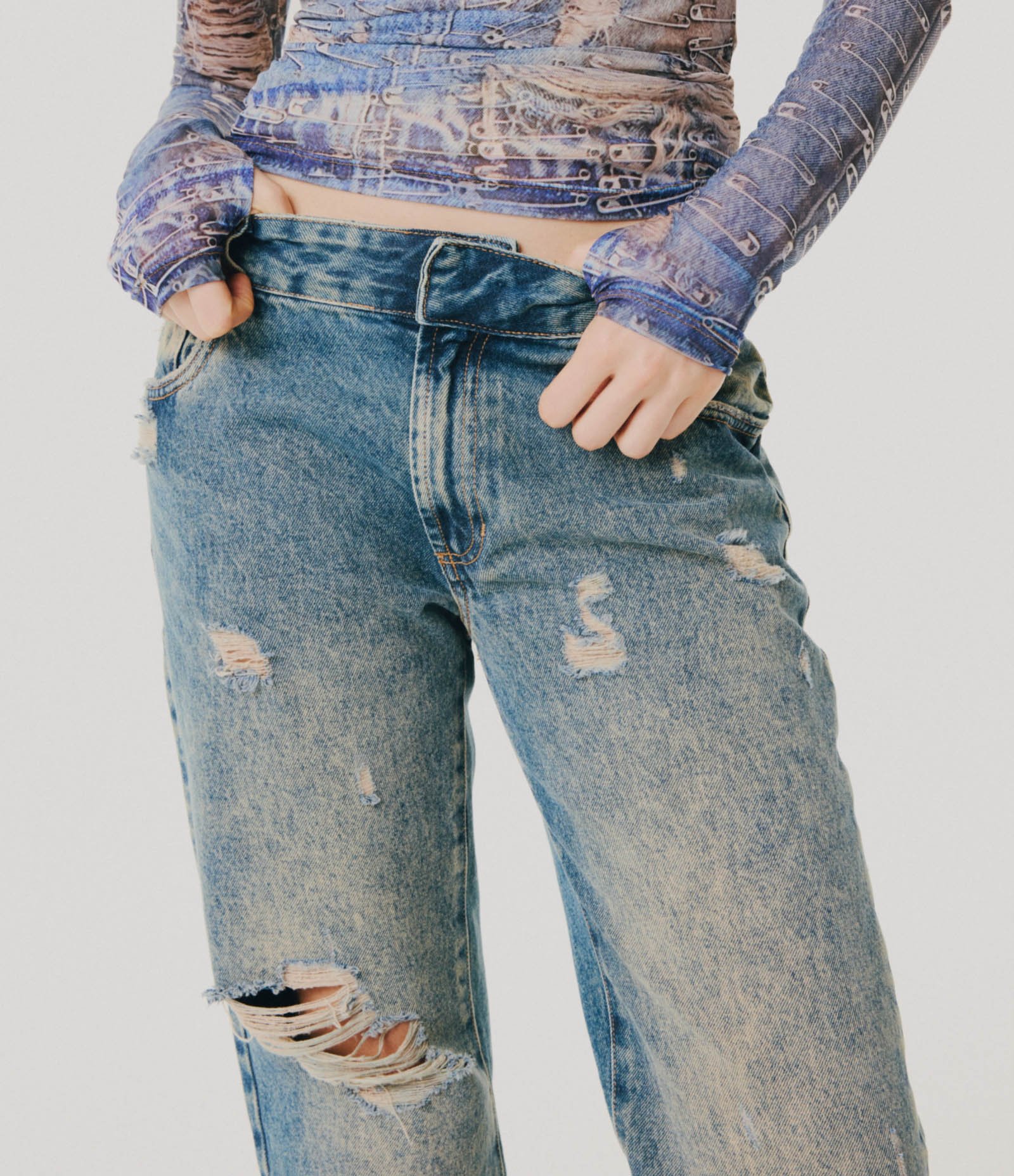 Calça Wide Flare Jeans Dirty com Efeito Destroyed Azul Escuro 2