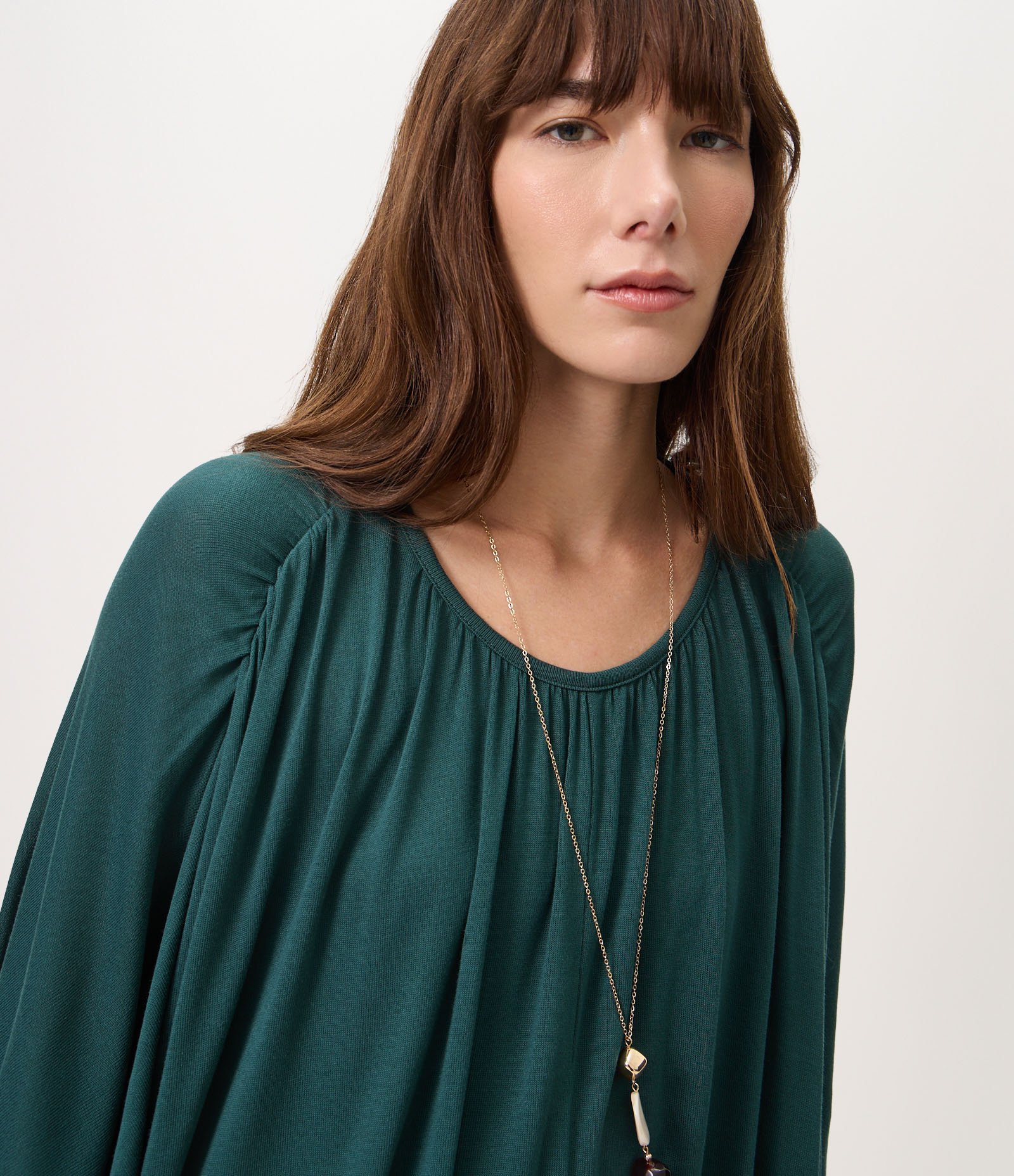 Blusa em Viscose com Mangas Amplas e Barra Ajustada Verde 3