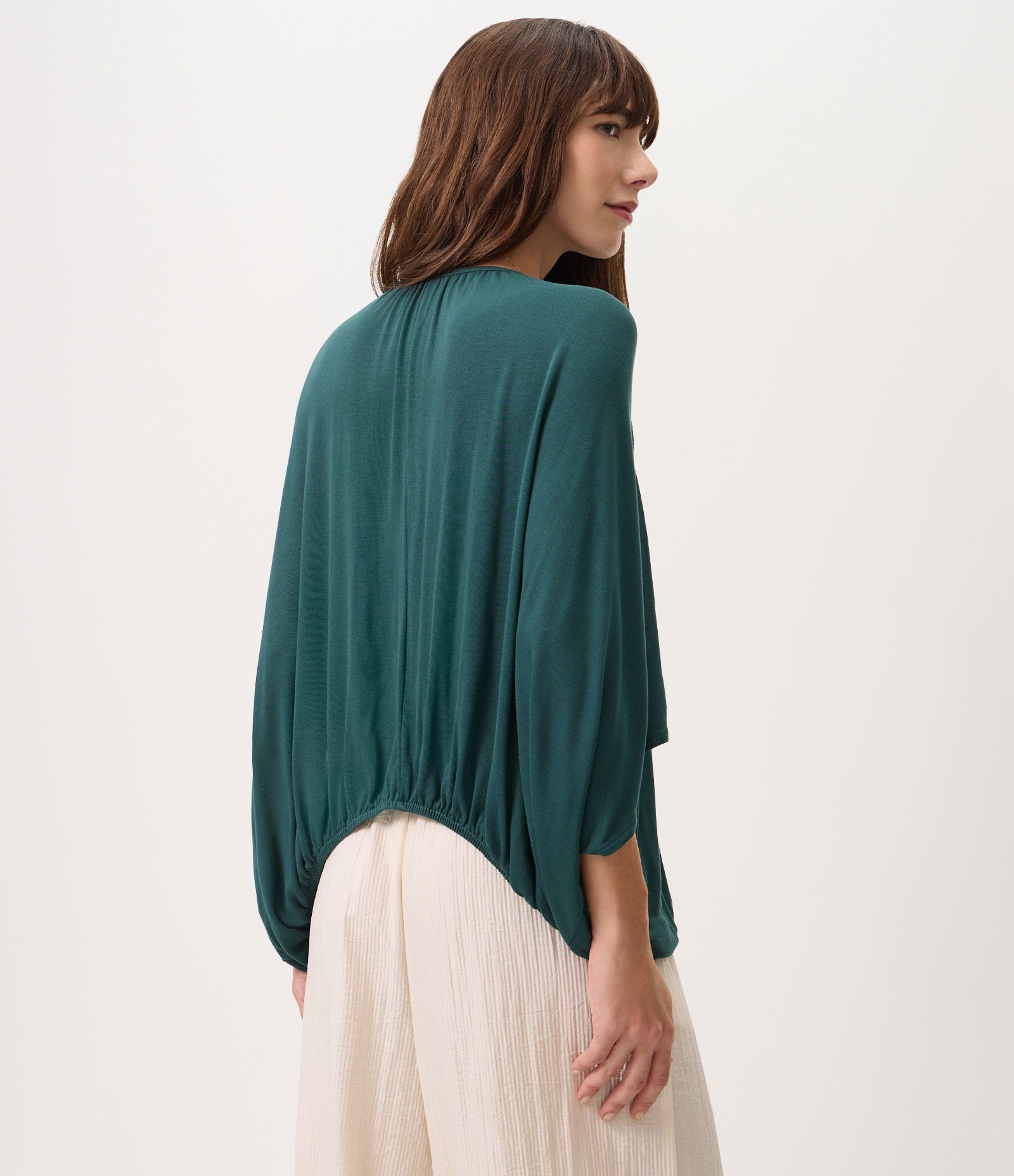 Blusa em Viscose com Mangas Amplas e Barra Ajustada Verde 4