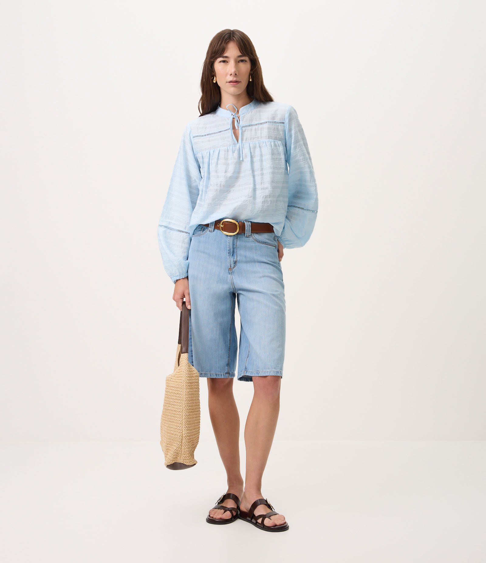 Blusa Bata em Viscose com Amarração no Decote Azul 2