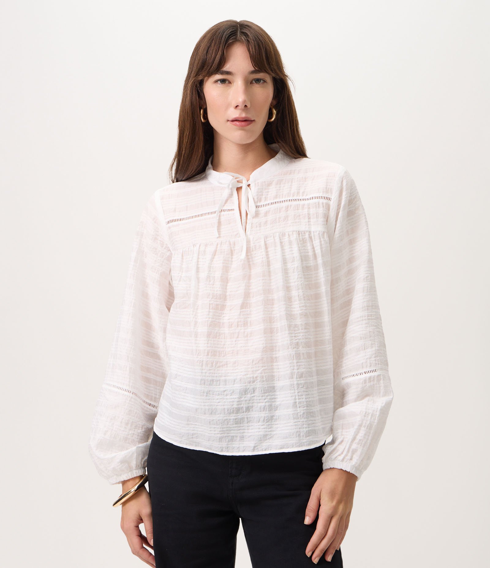 Blusa Bata em Viscose com Amarração no Decote Branco 1
