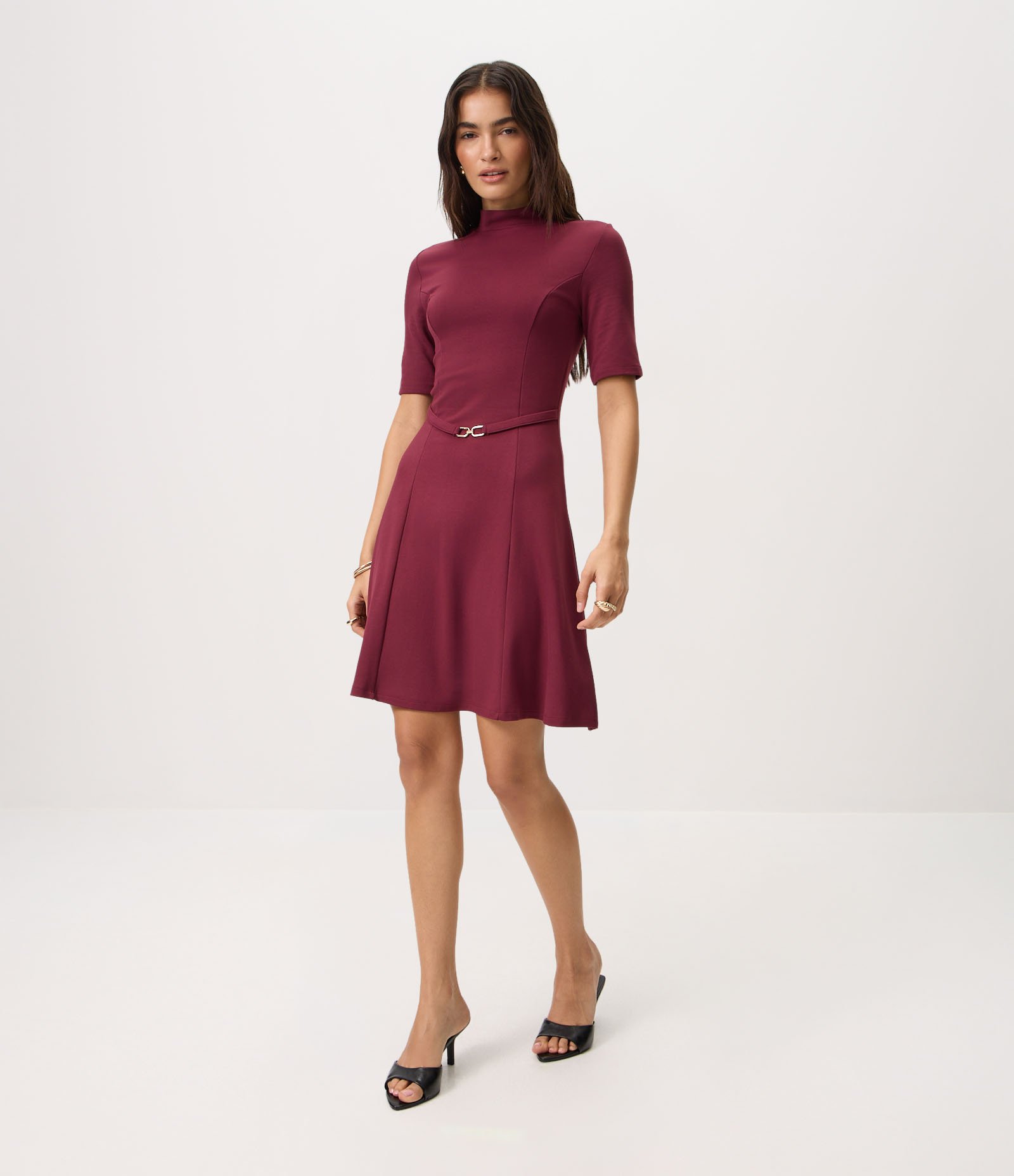 Vestido Em Viscose Evasê com Cinto Fino e Gola Alta Vermelho 2