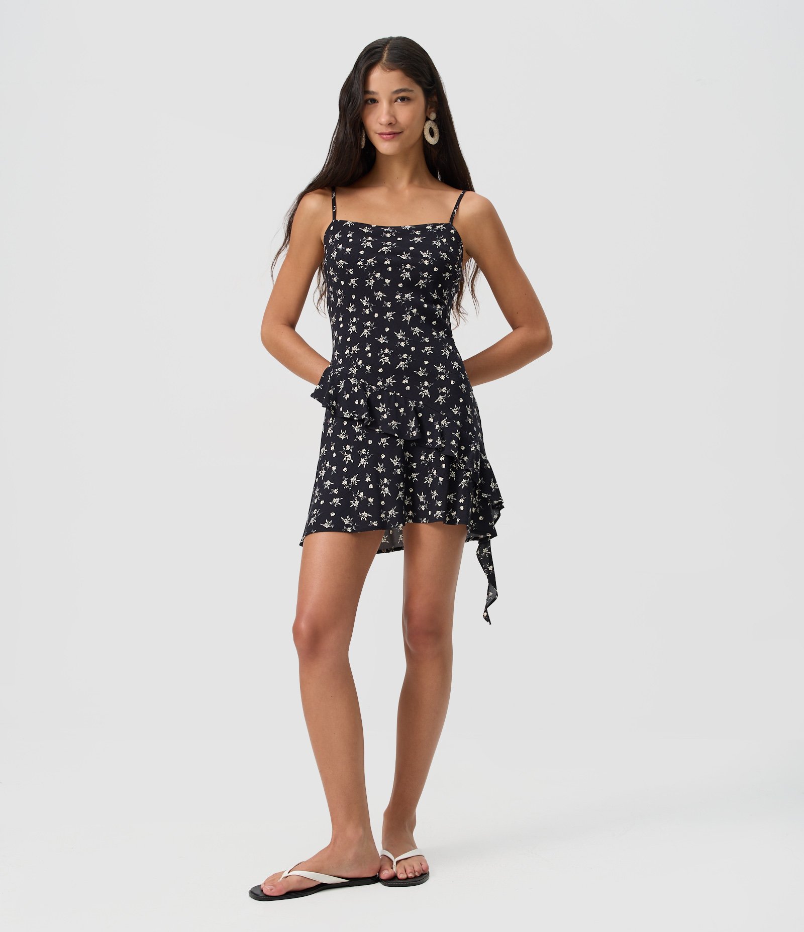 Vestido Curto Floral em Viscose com Babados Assimétricos Preto 1