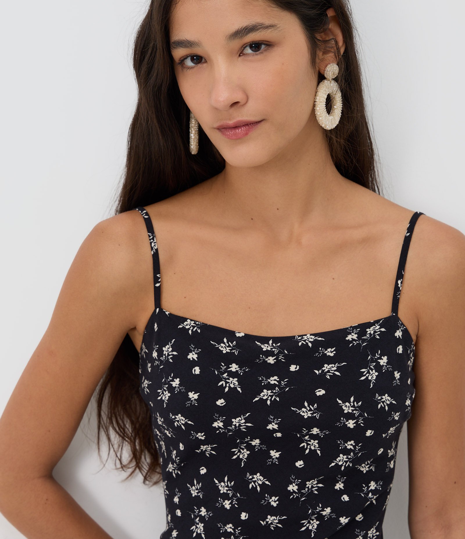 Vestido Curto Floral em Viscose com Babados Assimétricos Preto 3