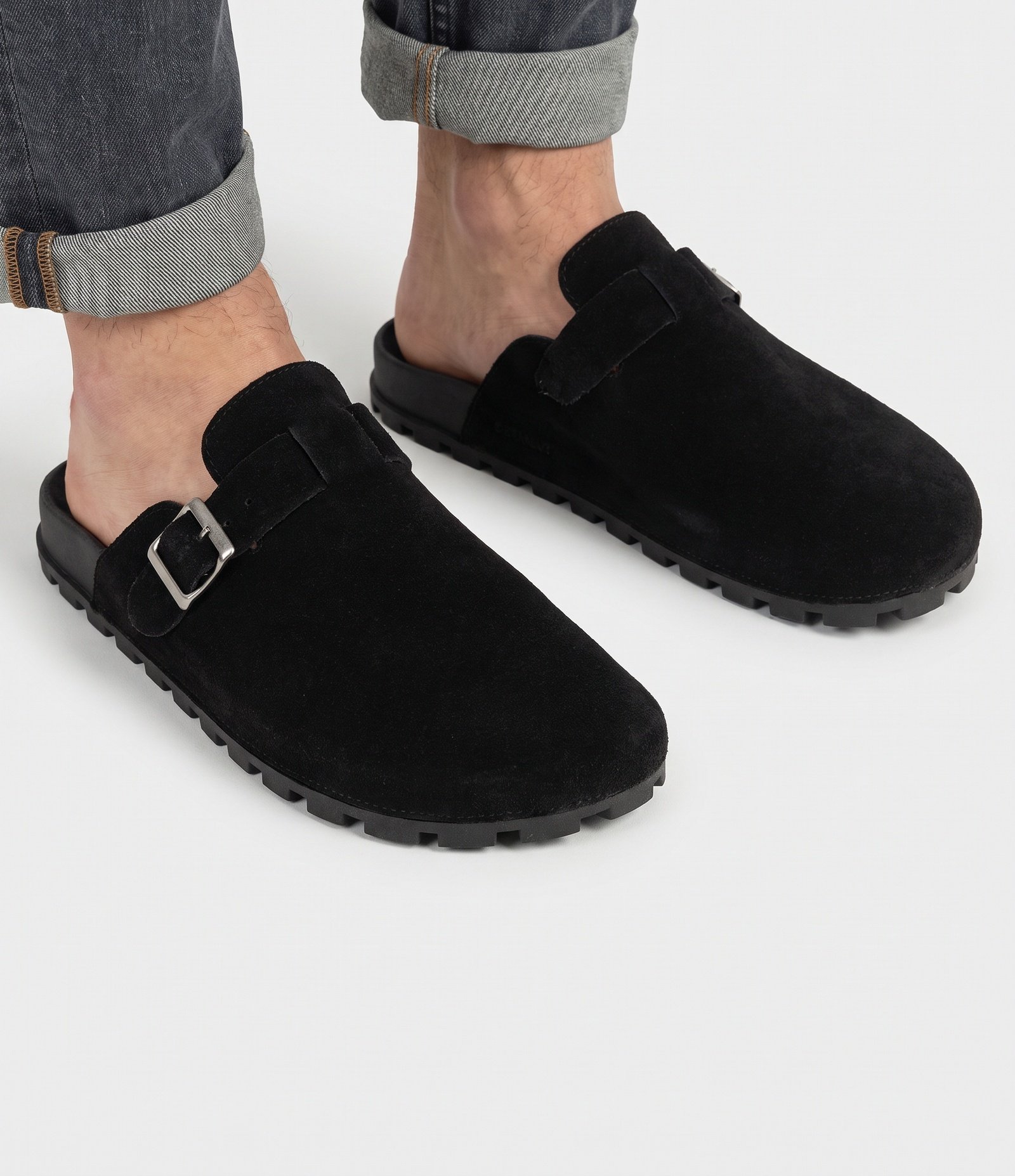 Chinelo Mule em Couro Camurça com Fivela Preto 1