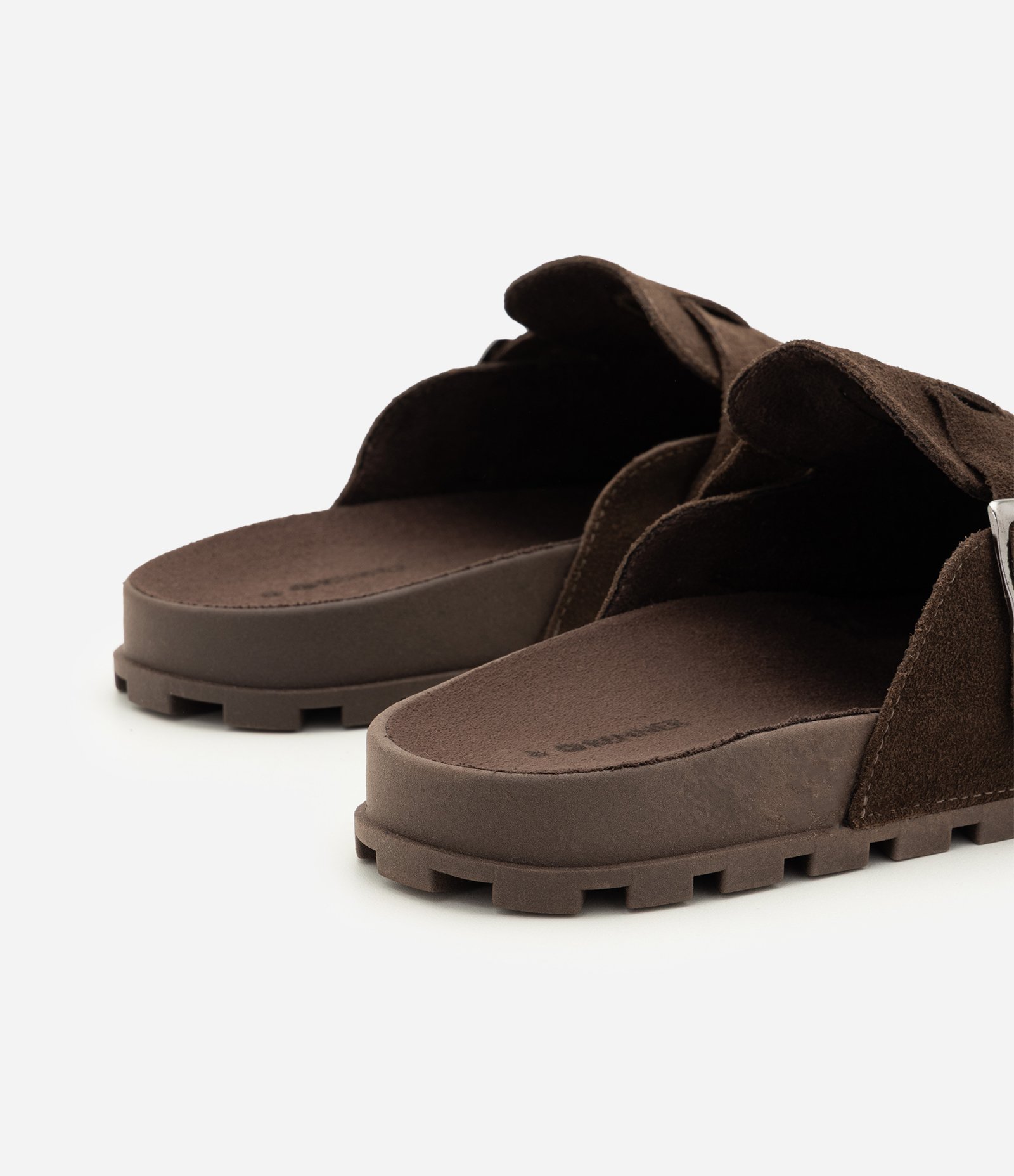 Chinelo Mule em Couro Camurça com Fivela Marrom 6
