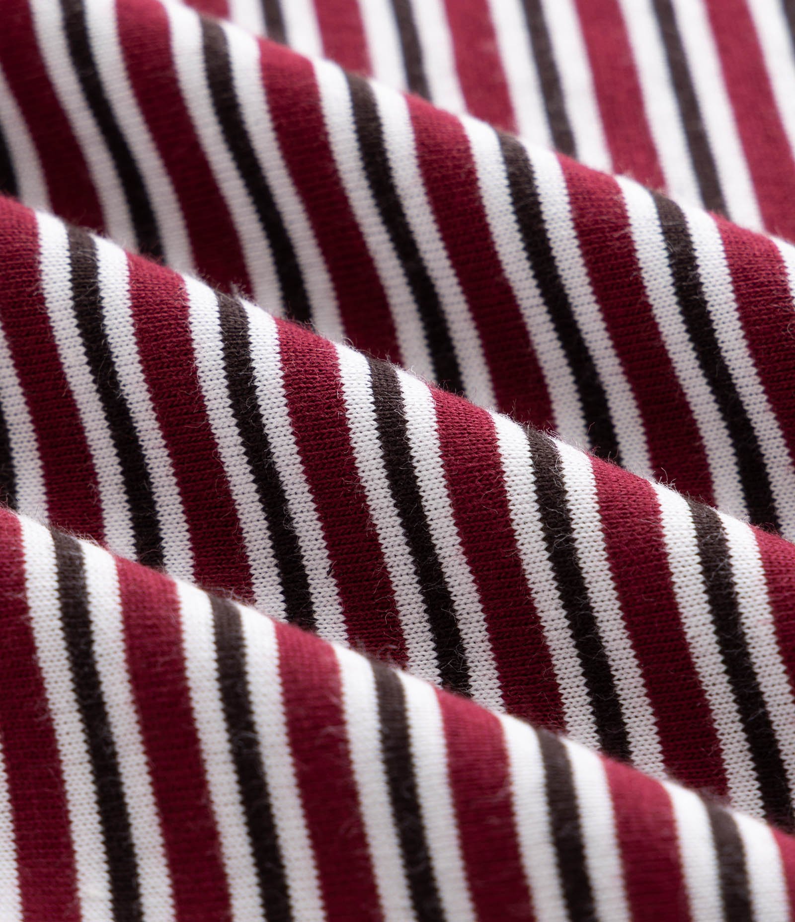 Camiseta em Algodão Peruano com Listras Horizontais e Gola Contrastante Vermelho 7